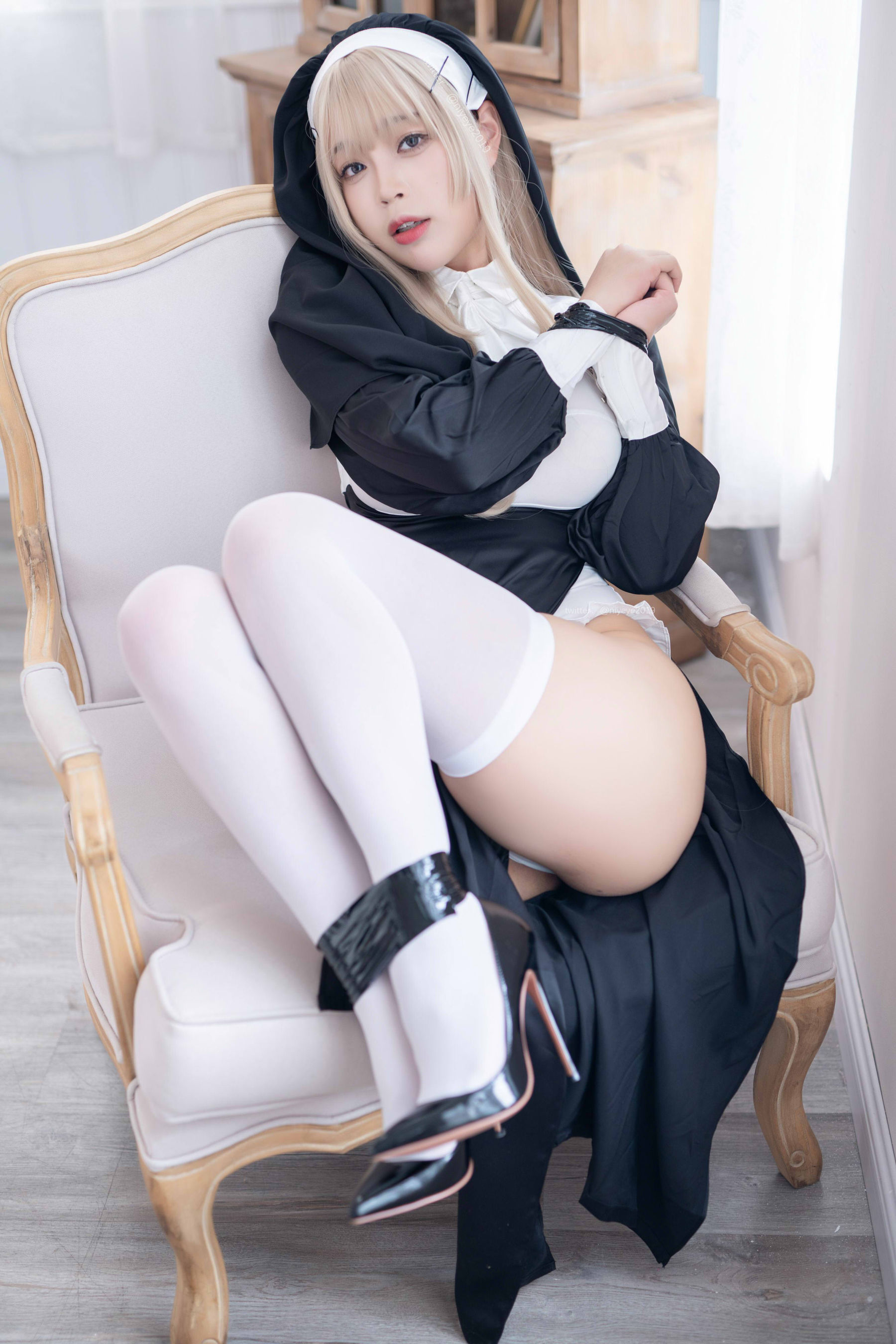 [福利COS] 萌系小姐姐-白烨- - 禁x欲修女