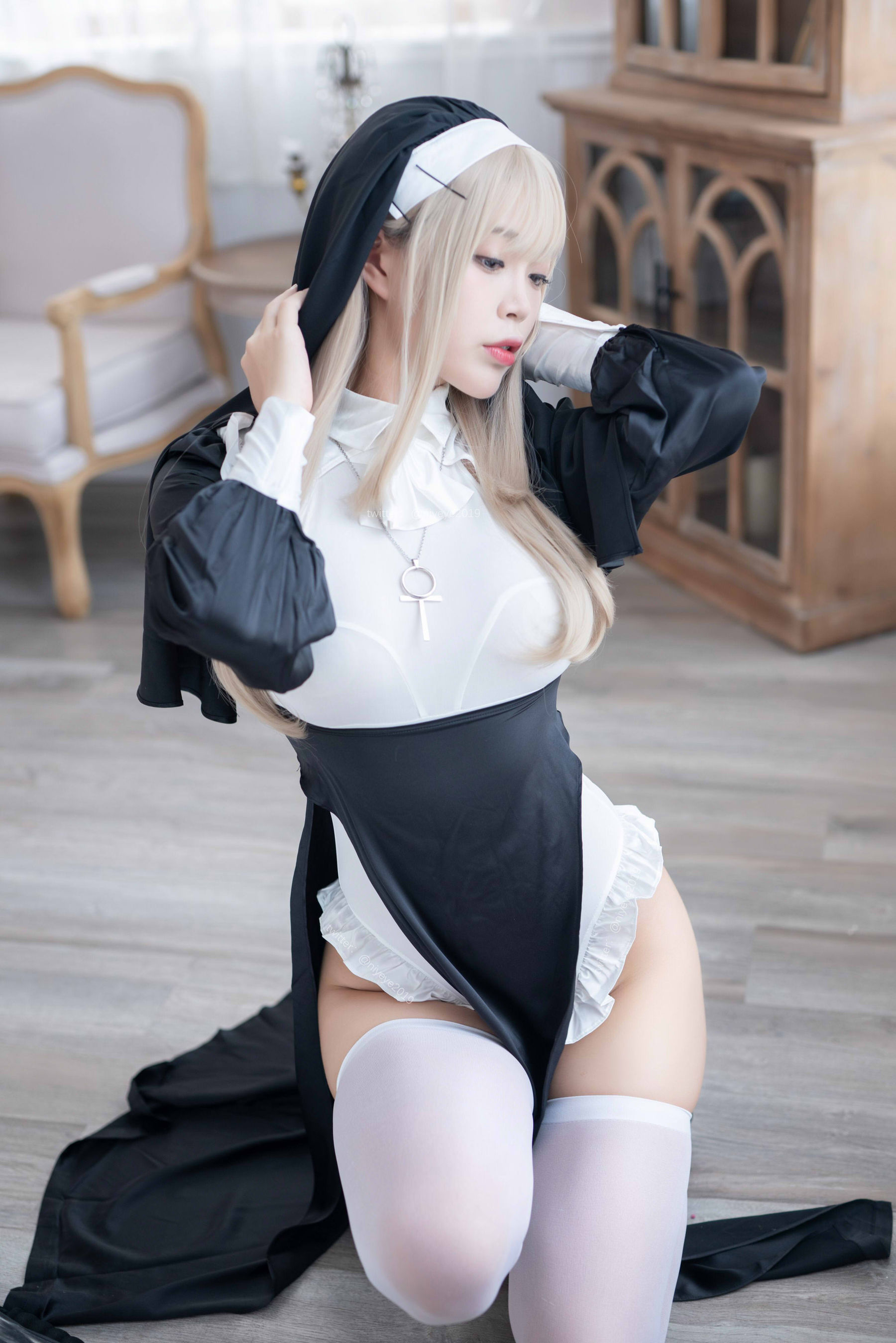 [福利COS] 萌系小姐姐-白烨- - 禁x欲修女