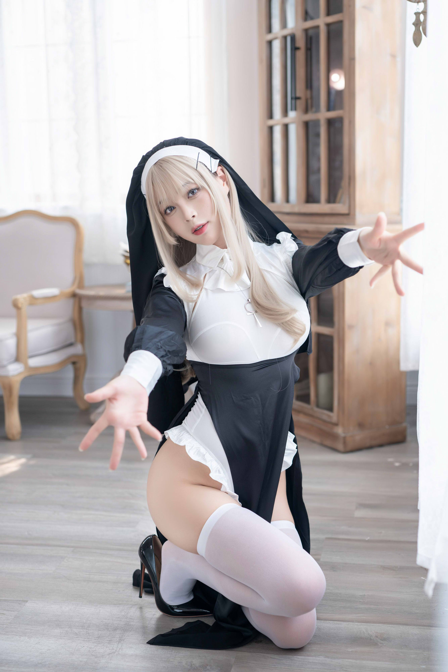 [福利COS] 萌系小姐姐-白烨- - 禁x欲修女