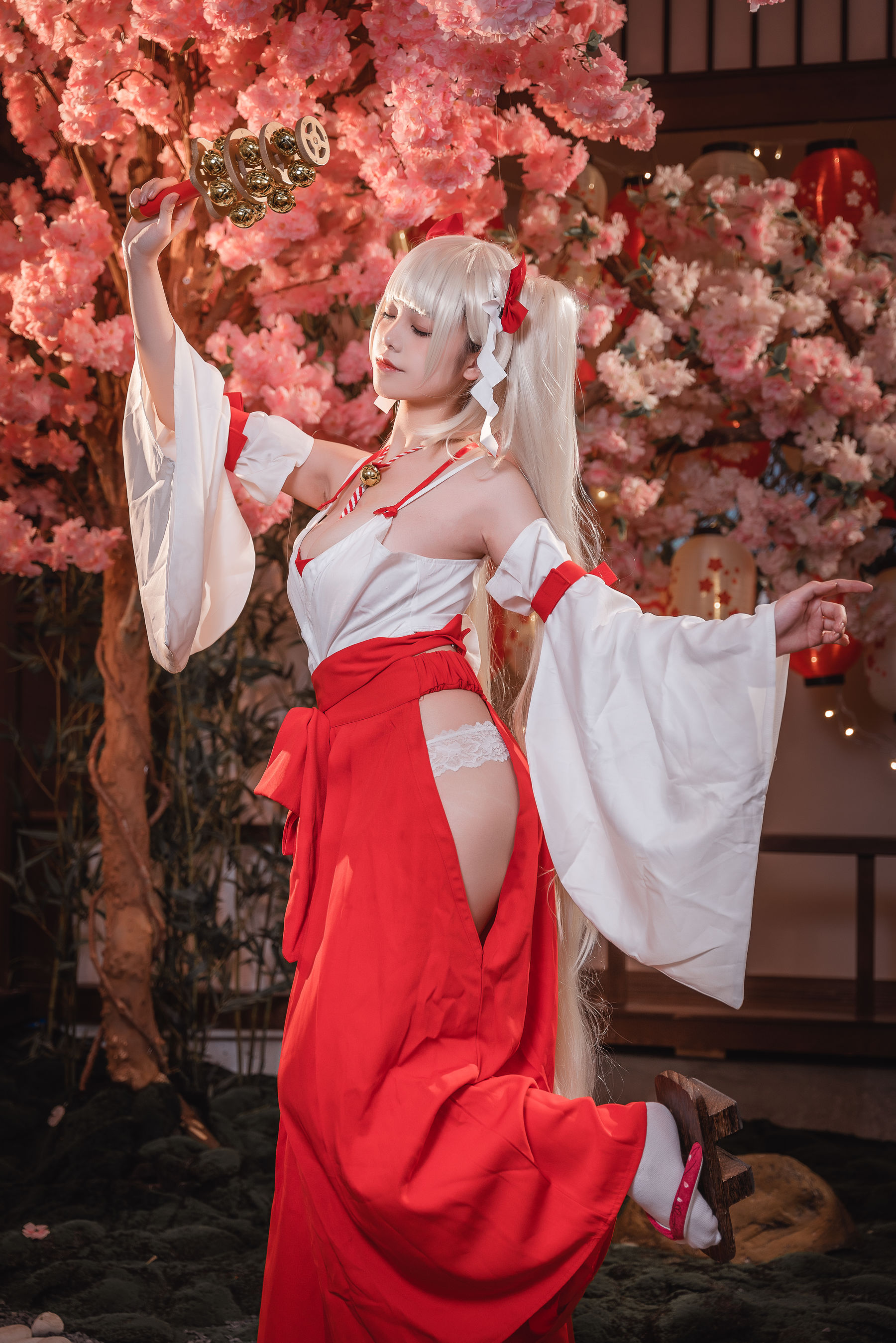[福利COS] 萌系小姐姐蜜汁猫裘 - 可畏巫女