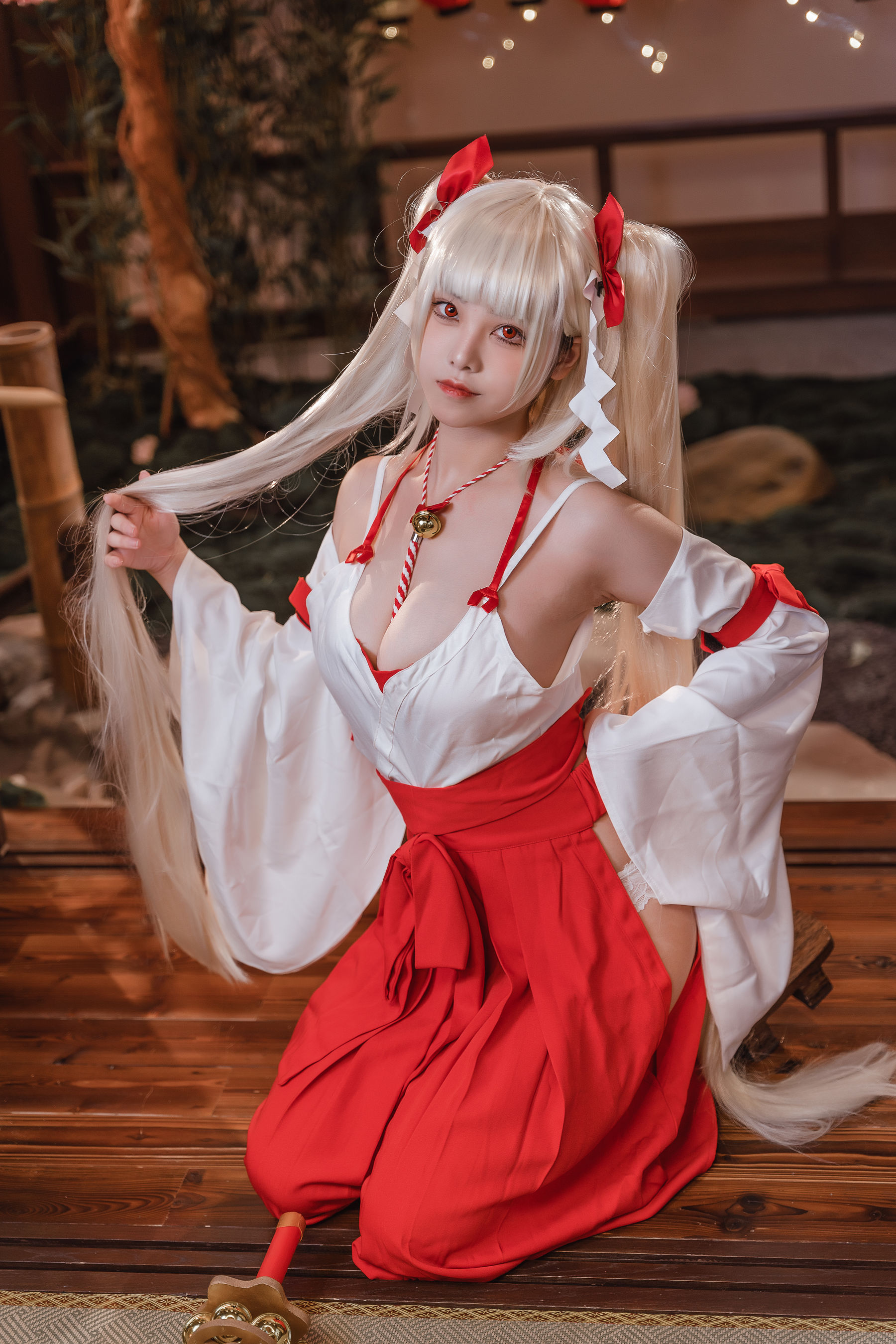 [福利COS] 萌系小姐姐蜜汁猫裘 - 可畏巫女