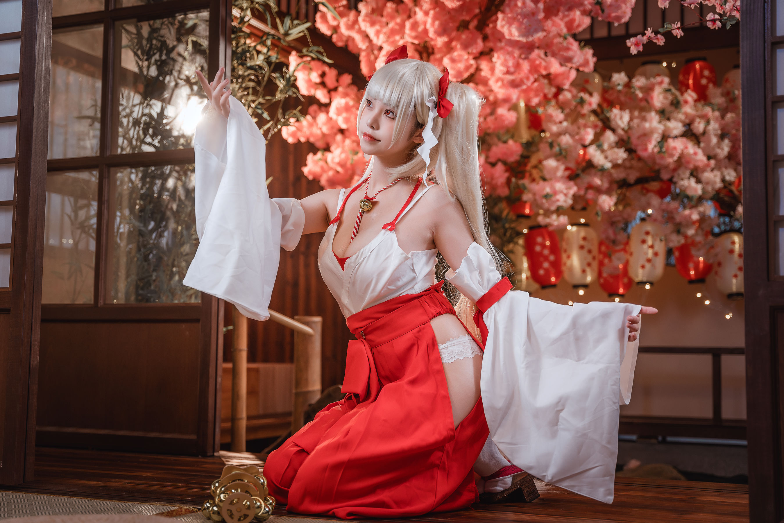 [福利COS] 萌系小姐姐蜜汁猫裘 - 可畏巫女