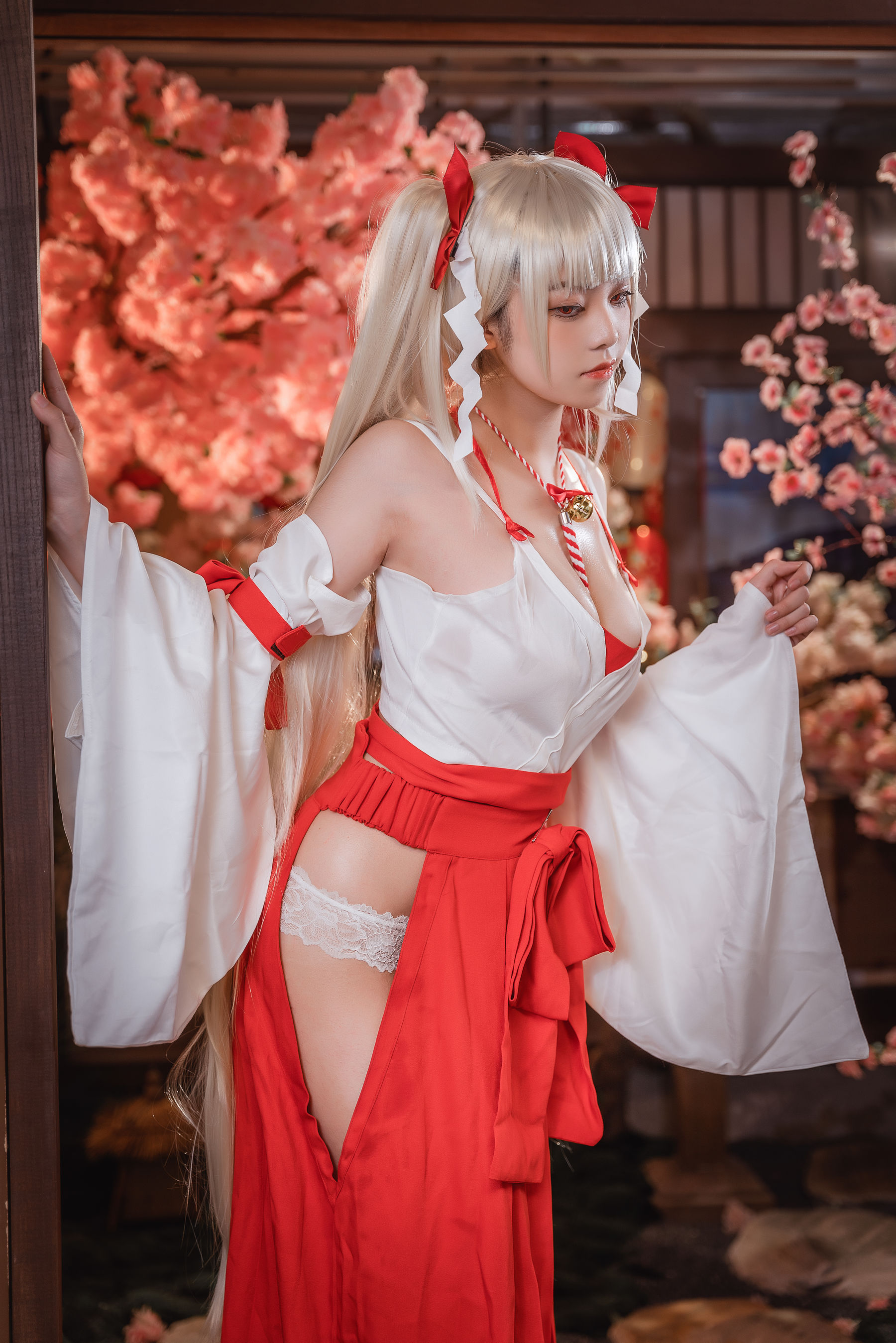 [福利COS] 萌系小姐姐蜜汁猫裘 - 可畏巫女