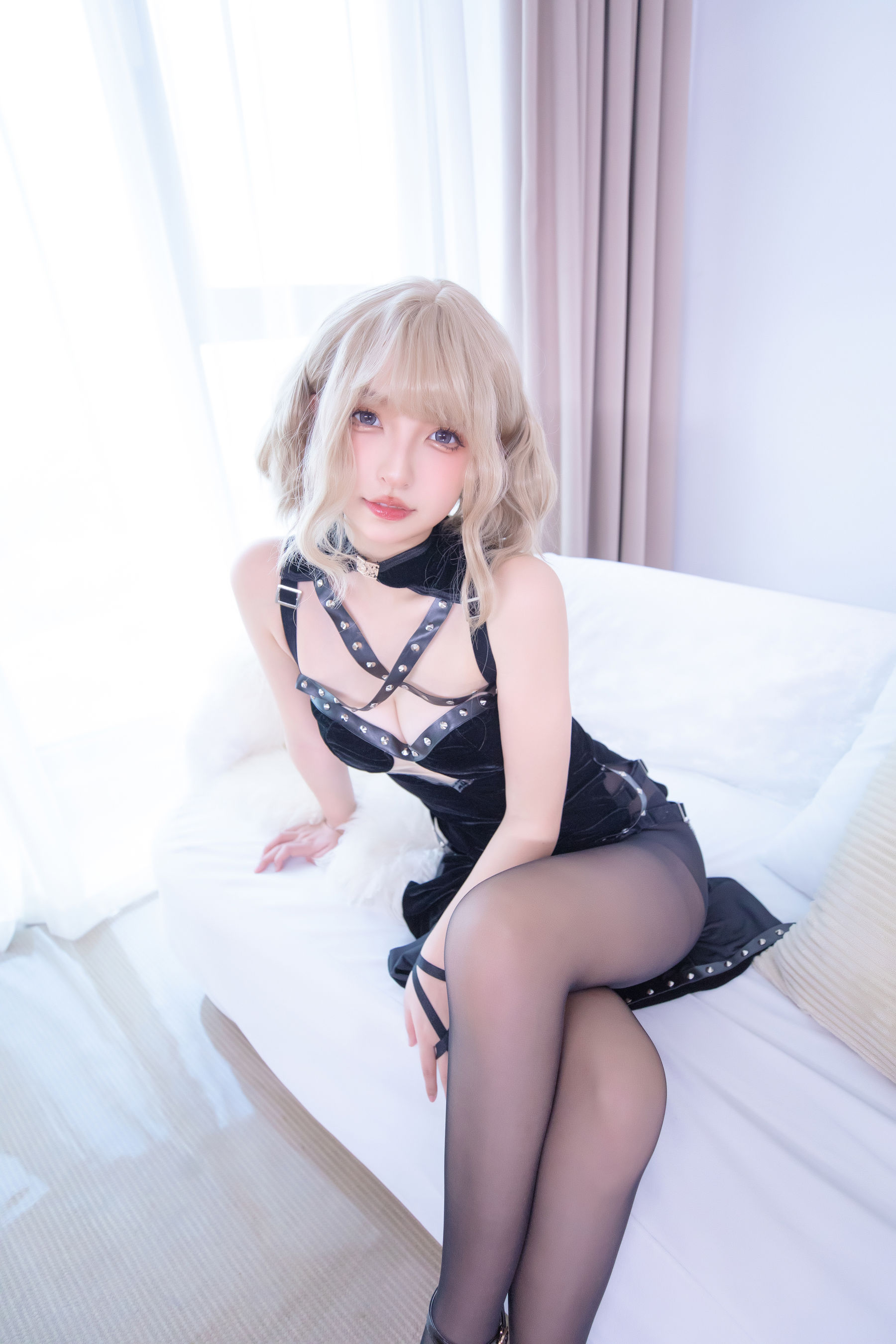 [福利COS] 萝莉神楽板真冬 - 黑丝旗袍