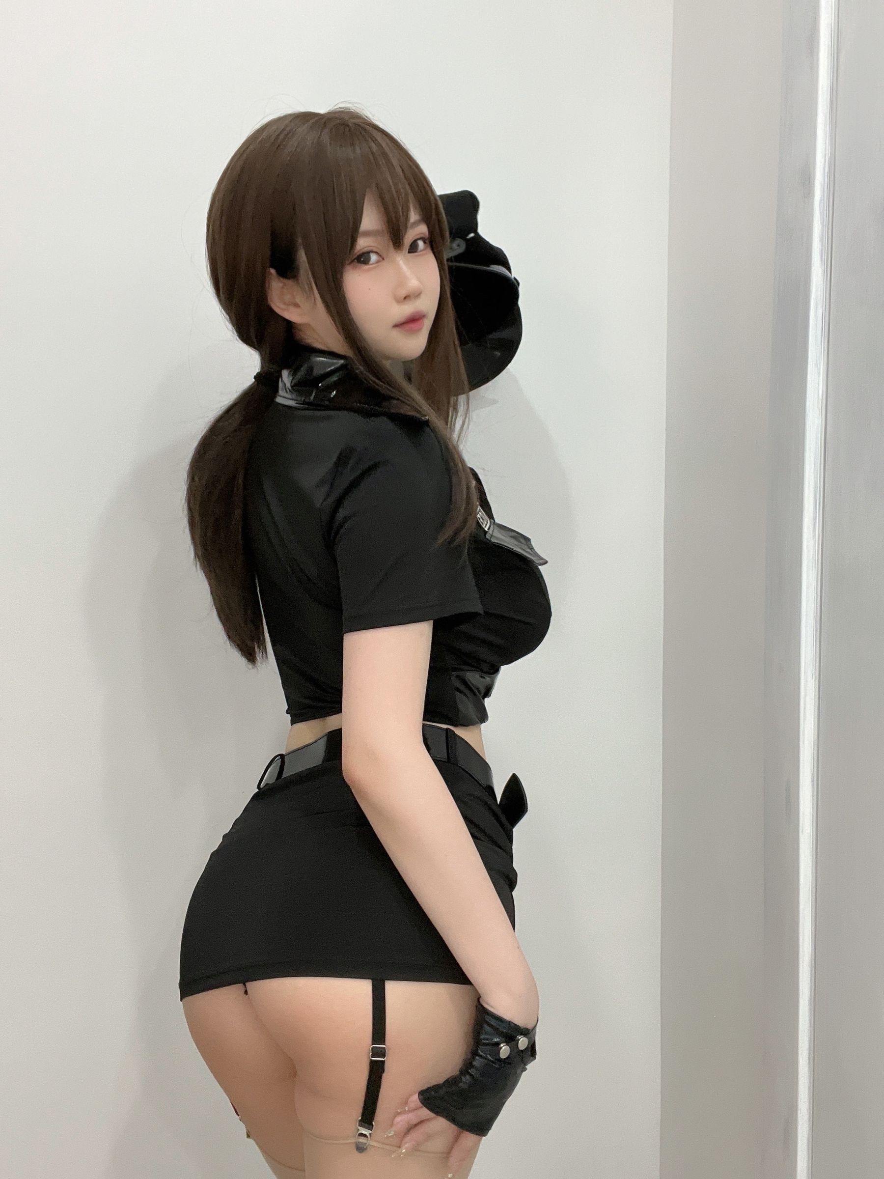 [福利COS] 蜜桃少女是依酱呀 - 女警