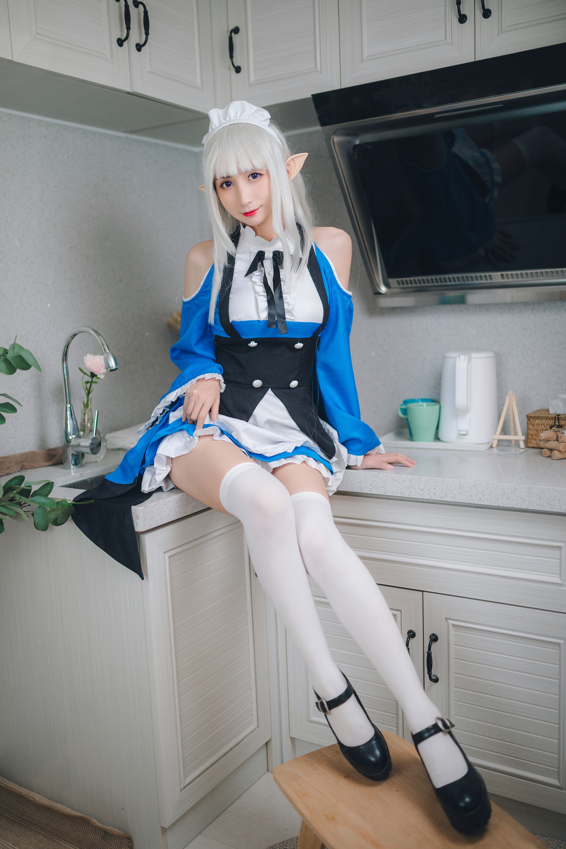 [福利COS] 贝儿酱Miki - 艾米莉亚女仆