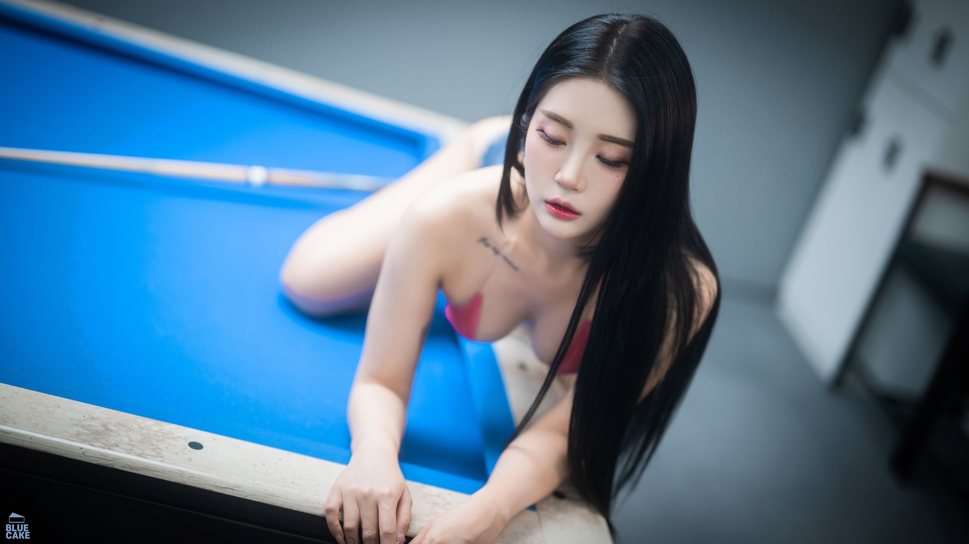 [BLUECAKE]  Bomi - Secret Billiard Room Red