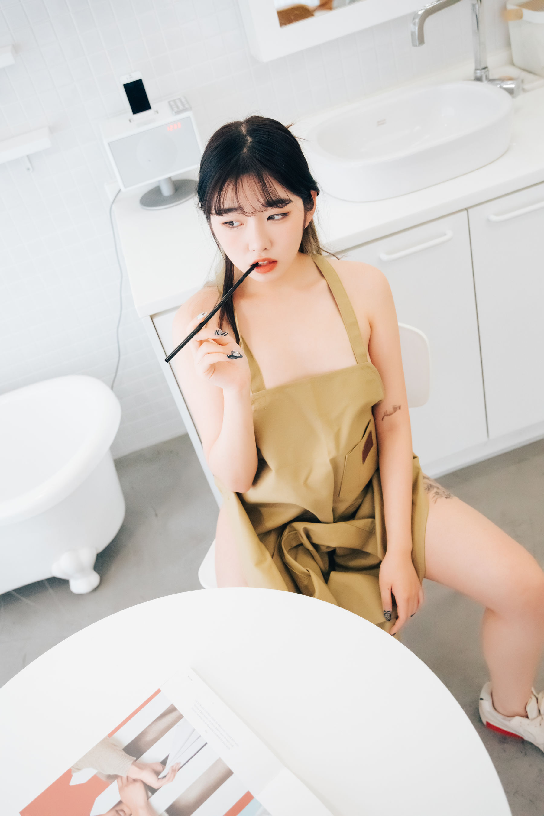 [LOOZY]  Sonson - Nude Apron