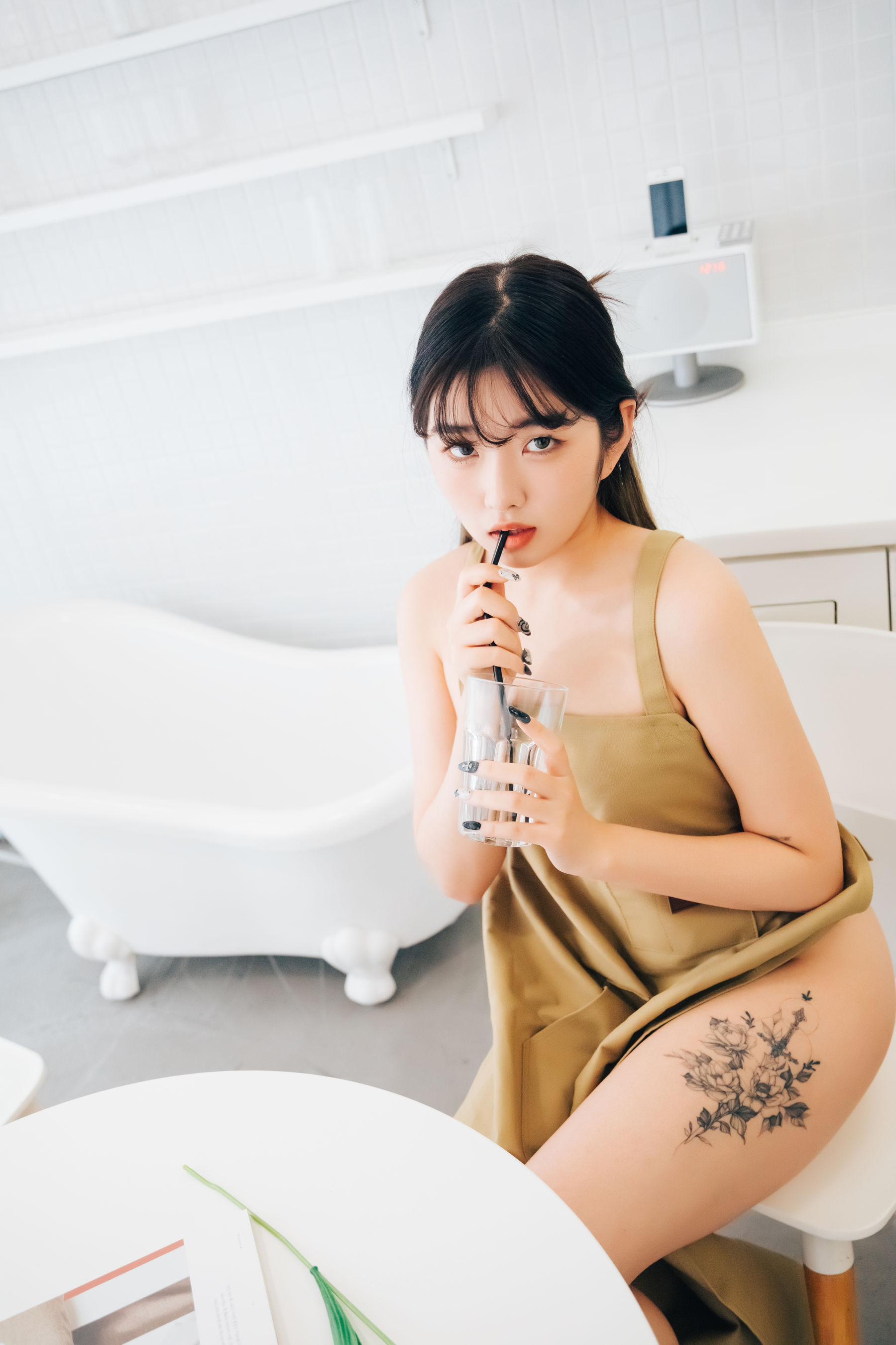 [LOOZY]  Sonson - Nude Apron