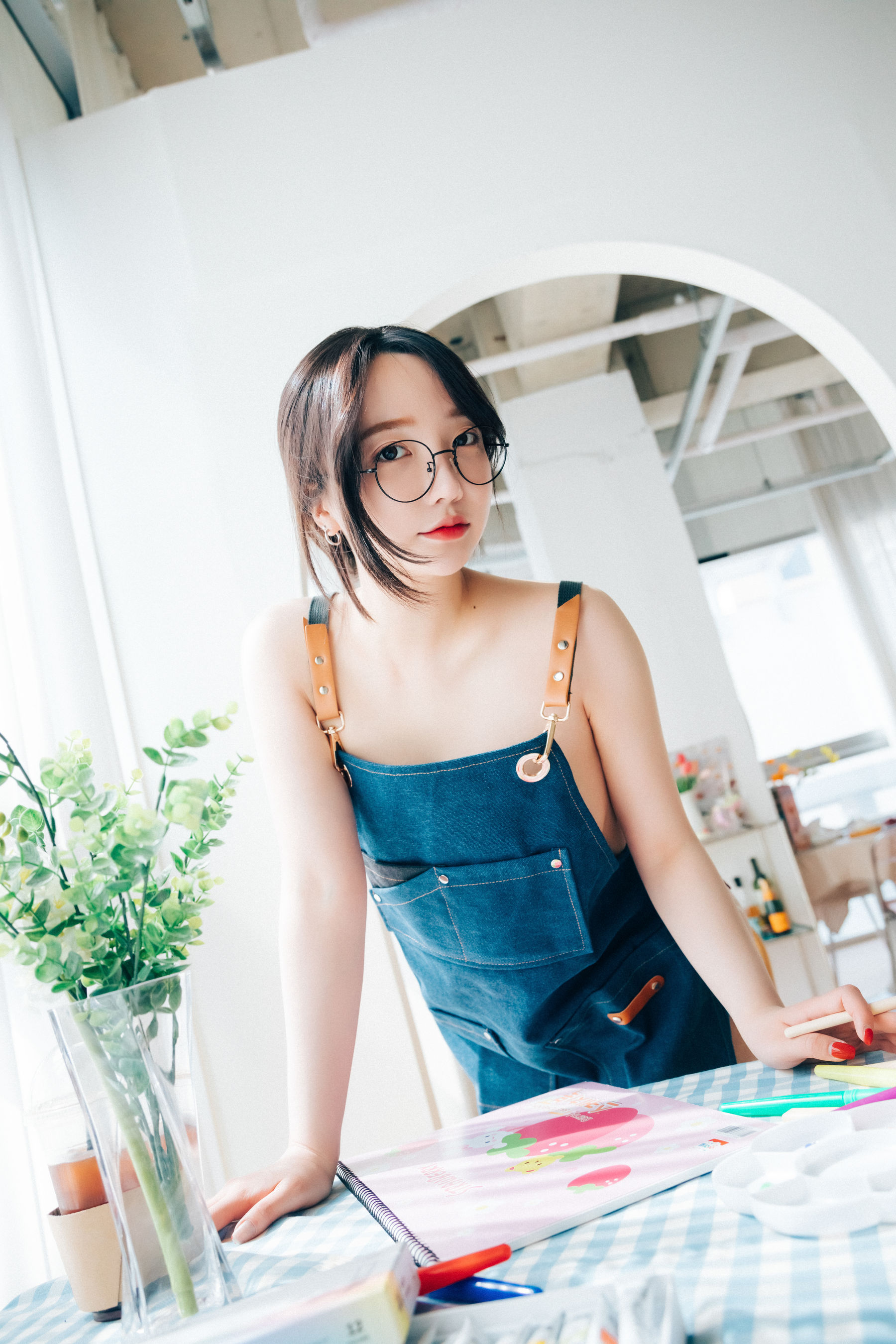 [LOOZY]  Yeeun - Nudy Painter