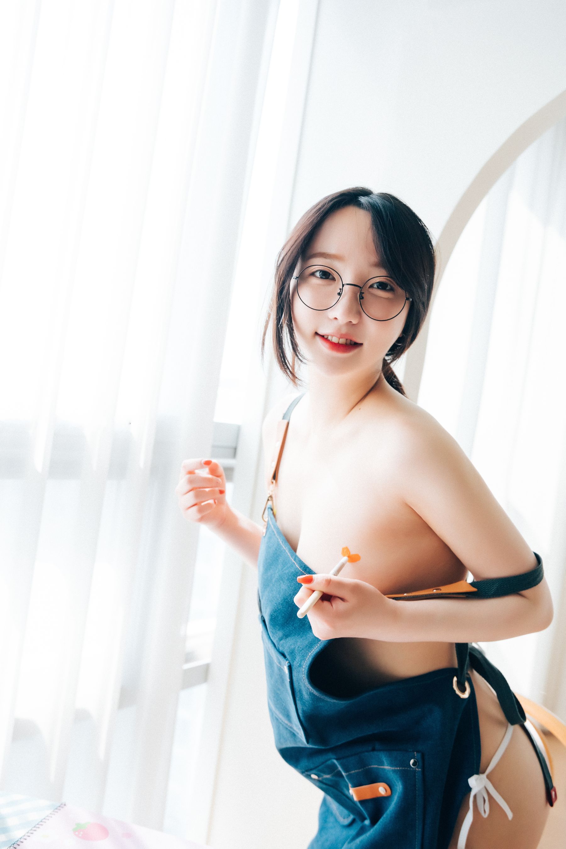[LOOZY]  Yeeun - Nudy Painter