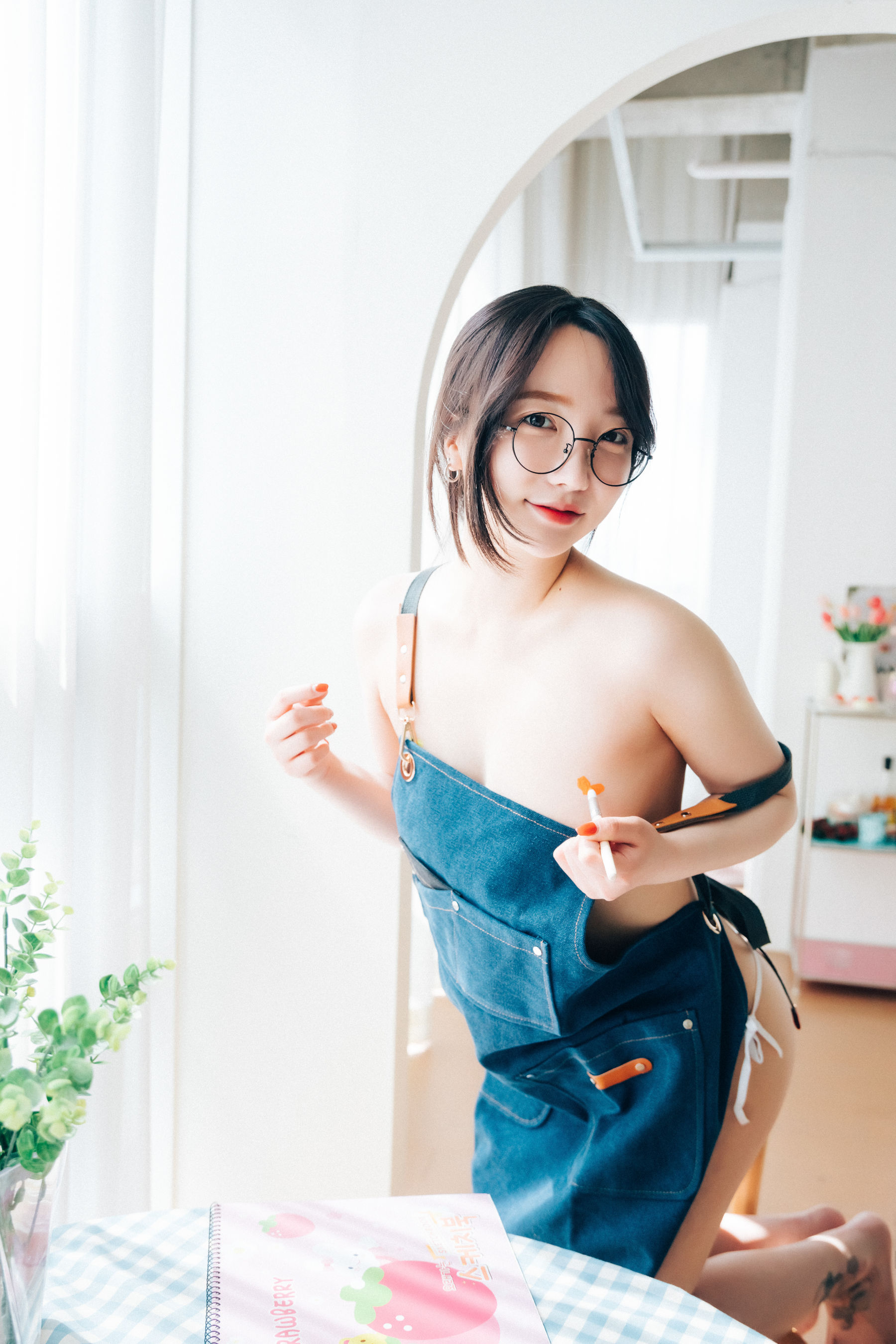 [LOOZY]  Yeeun - Nudy Painter