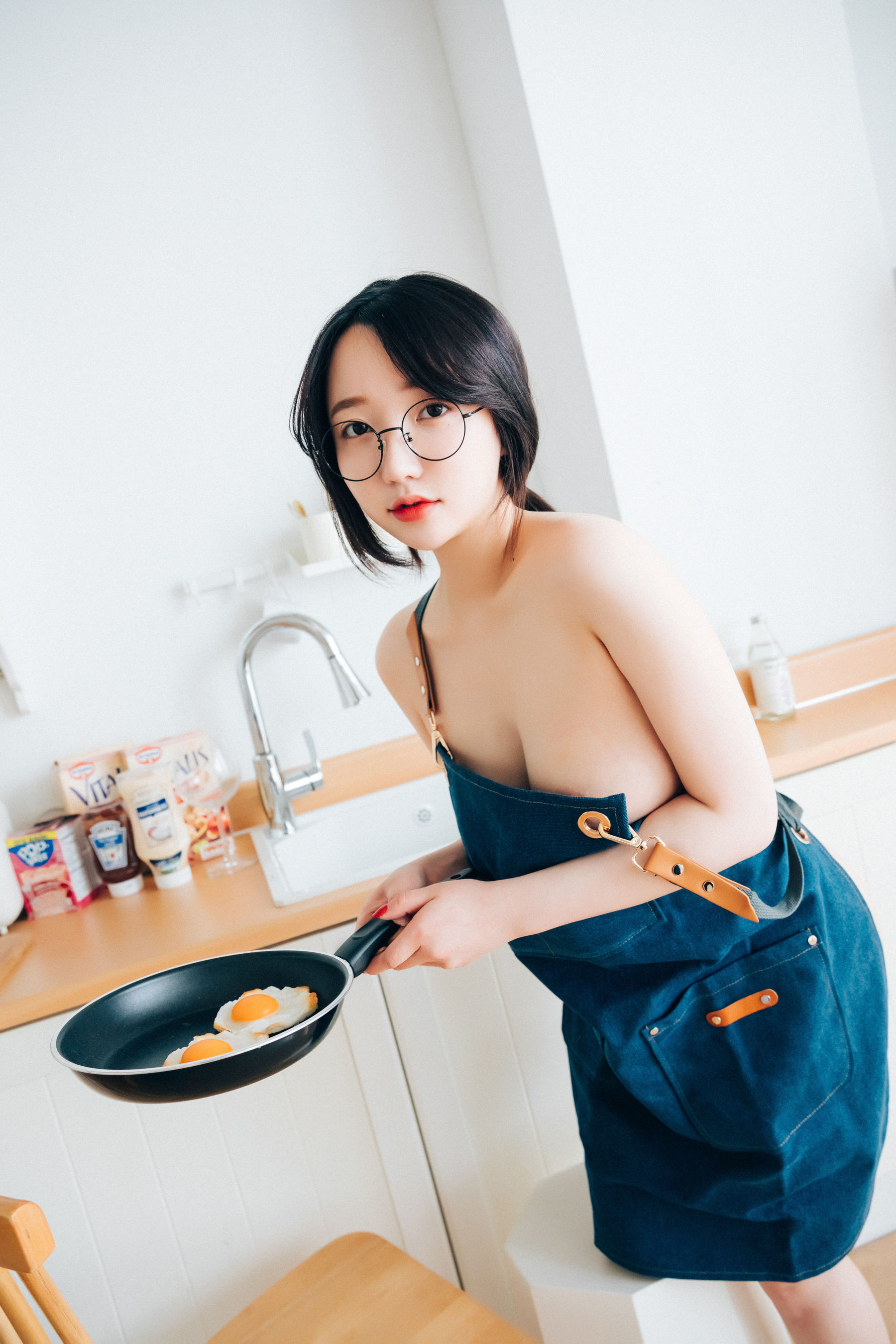 [LOOZY]  Yeeun - Nudy Painter