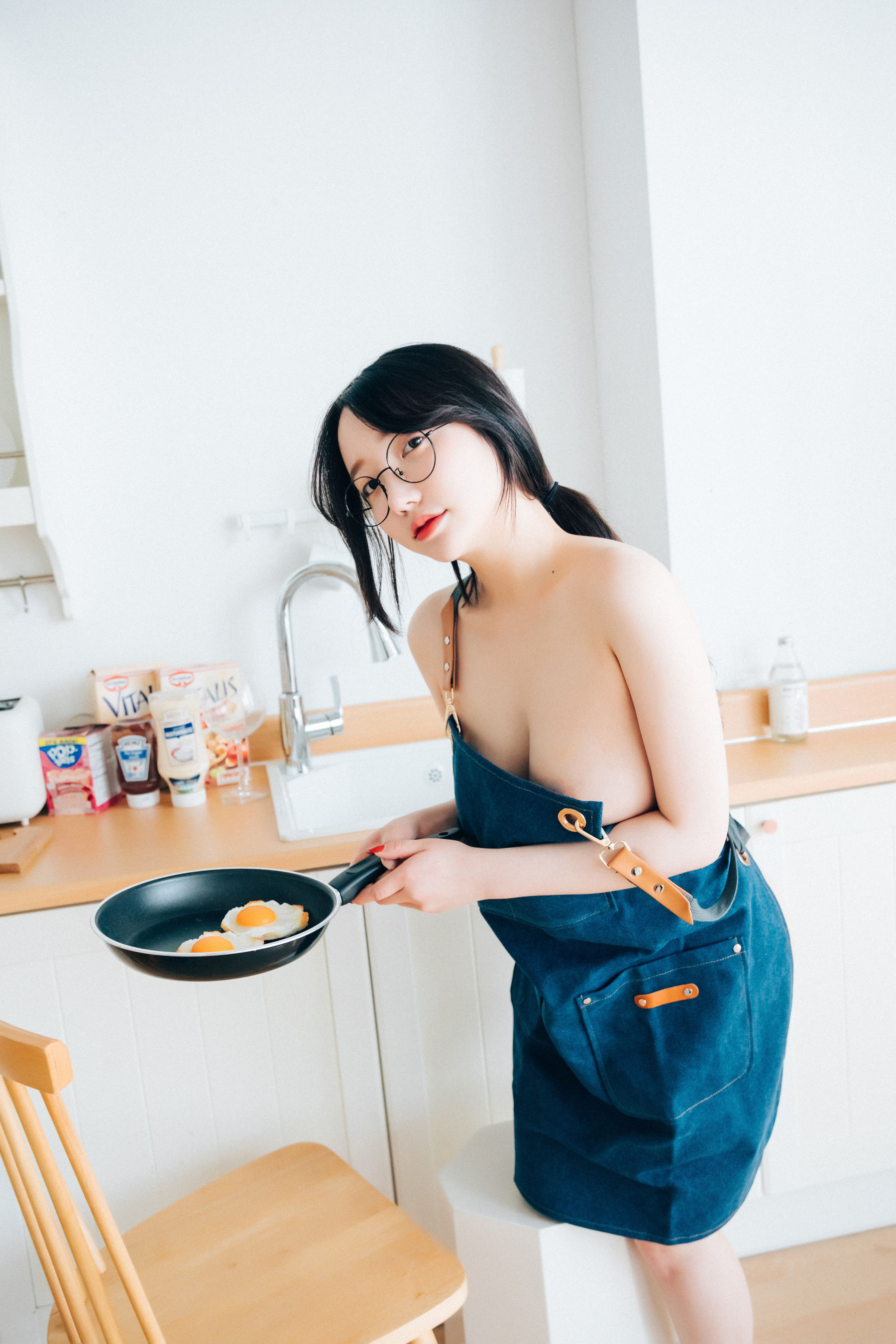 [LOOZY]  Yeeun - Nudy Painter