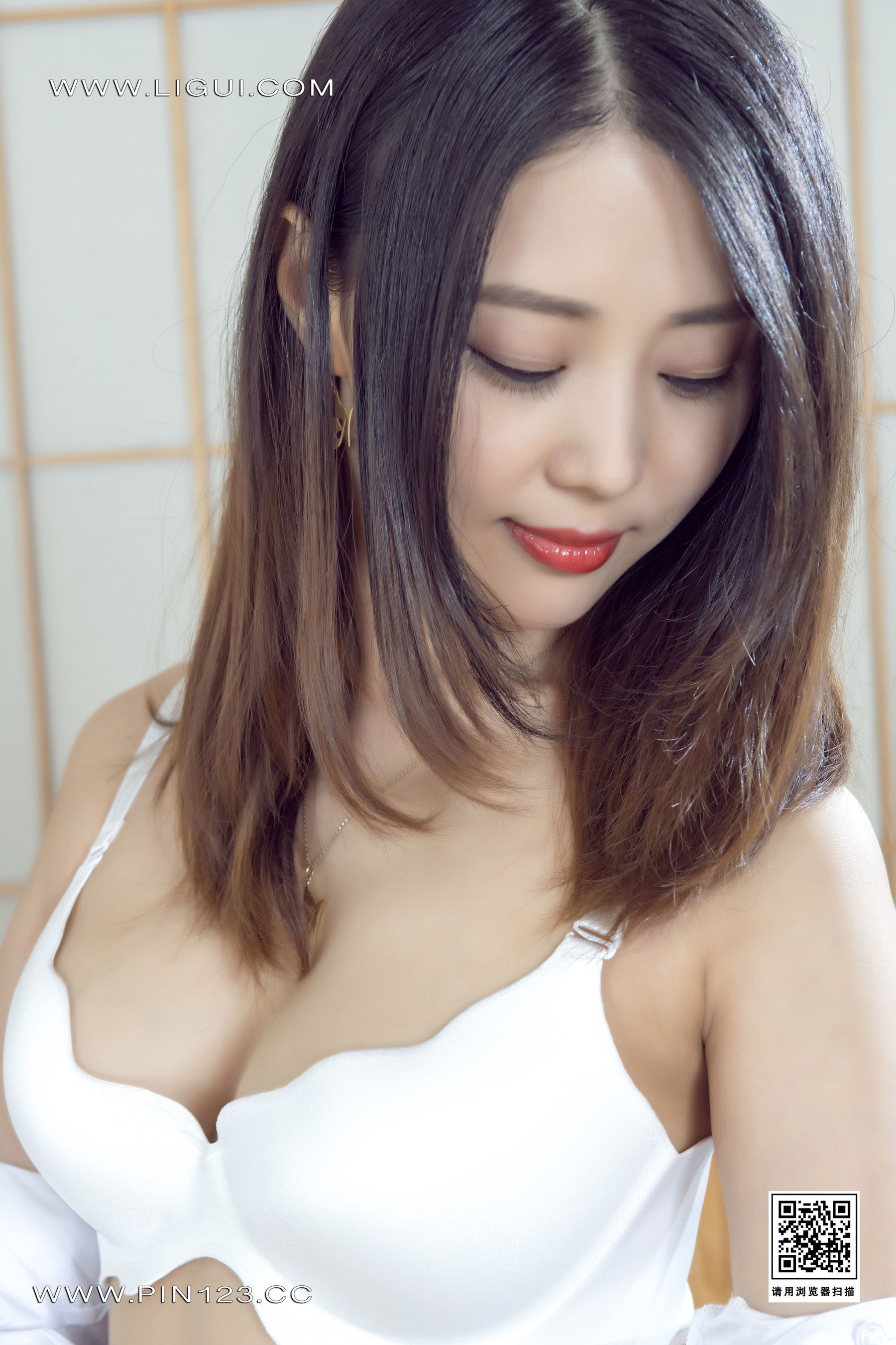 [丽柜Ligui]  海伦娜 一品尤物
