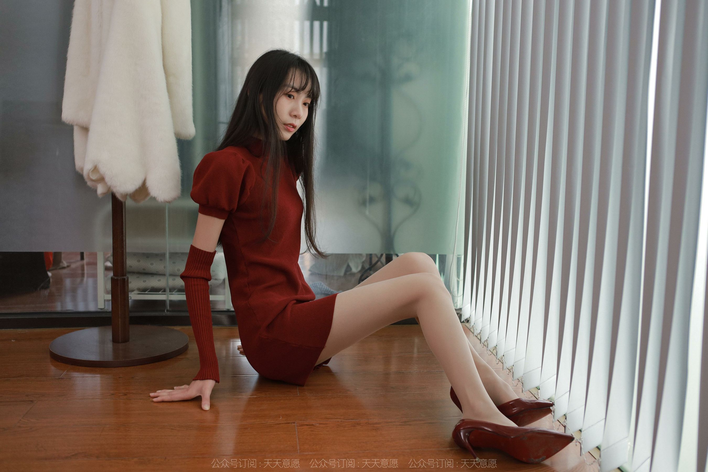 [异思趣向IESS] 模特：团团《迷人的酒红旗袍》