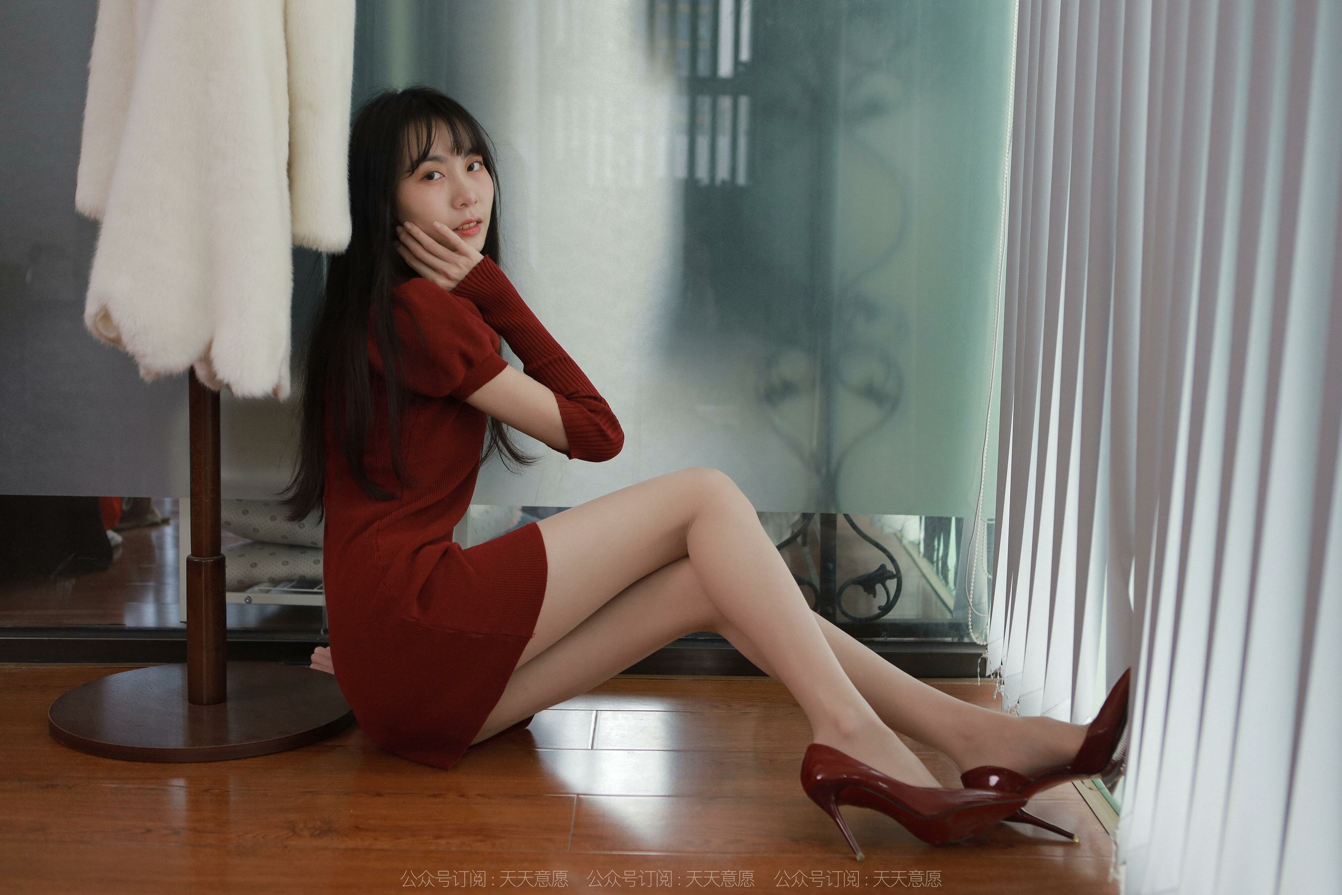 [异思趣向IESS] 模特：团团《迷人的酒红旗袍》