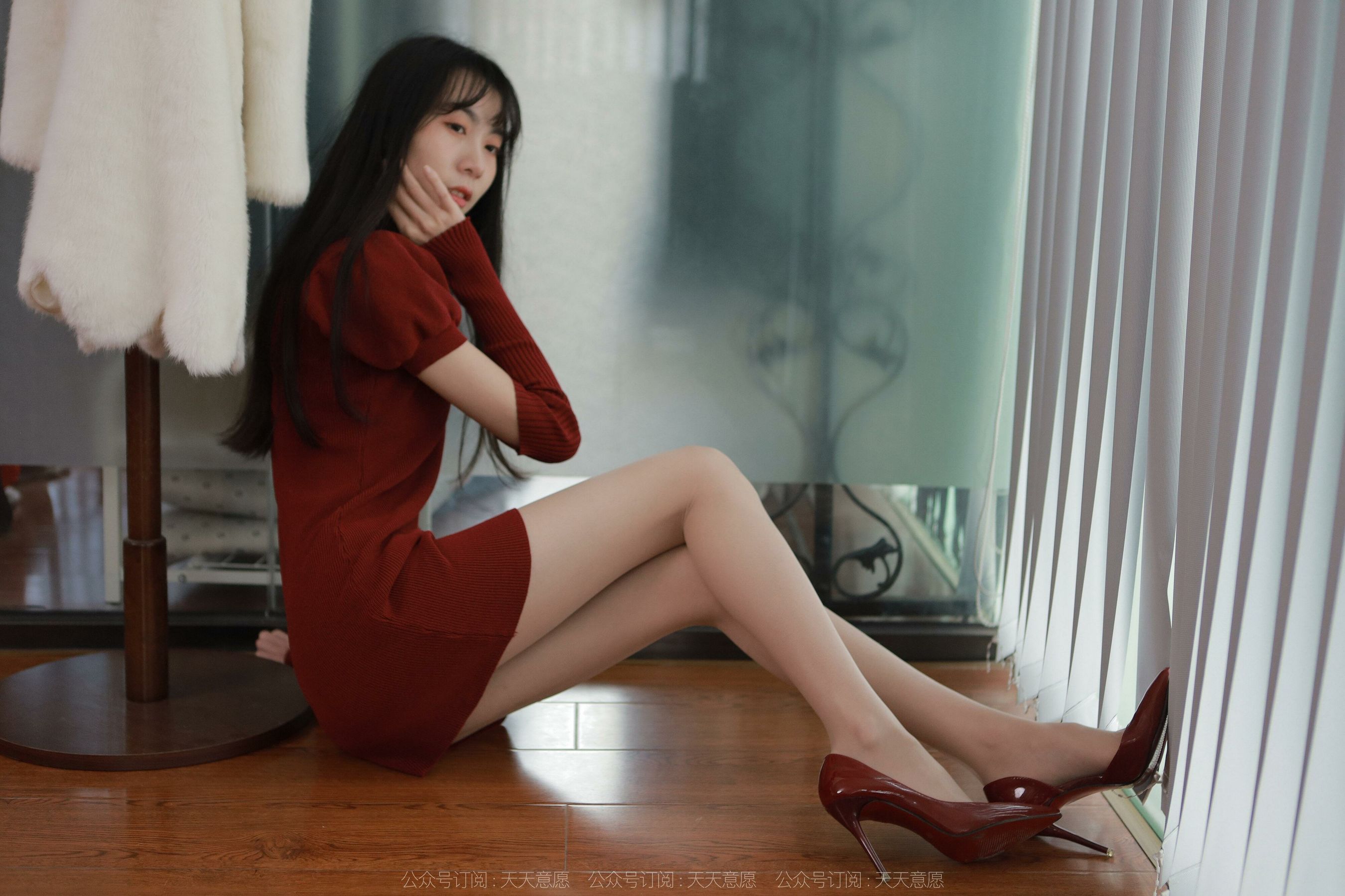 [异思趣向IESS] 模特：团团《迷人的酒红旗袍》