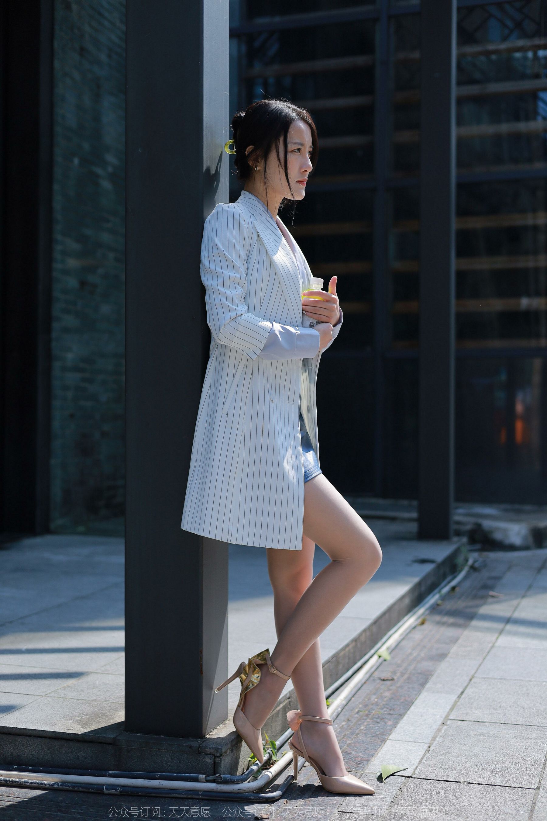 [异思趣向IESS] 模特：婉萍《蓝衣女神》