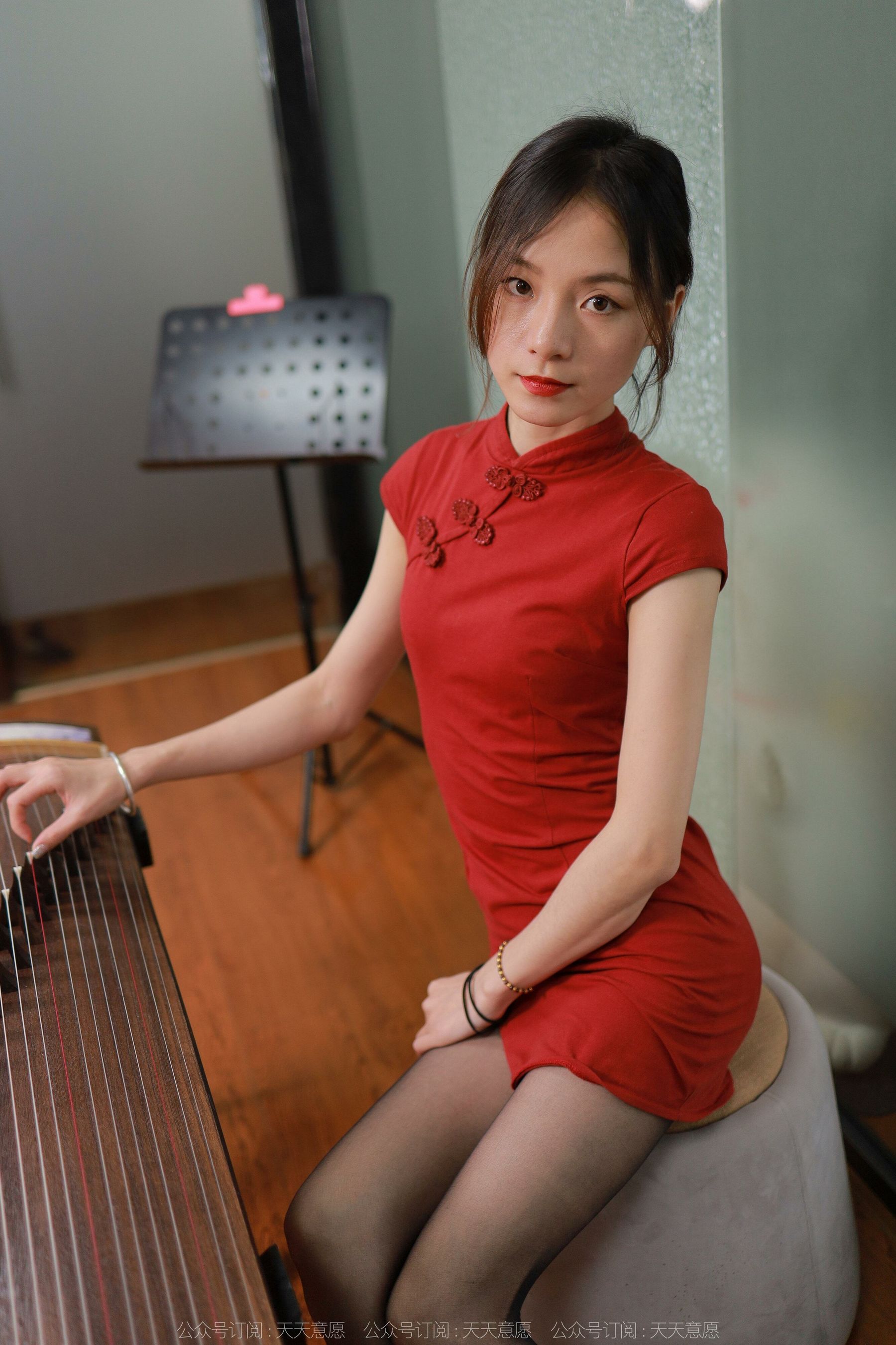 [异思趣向IESS] 模特：小六 红裙古筝