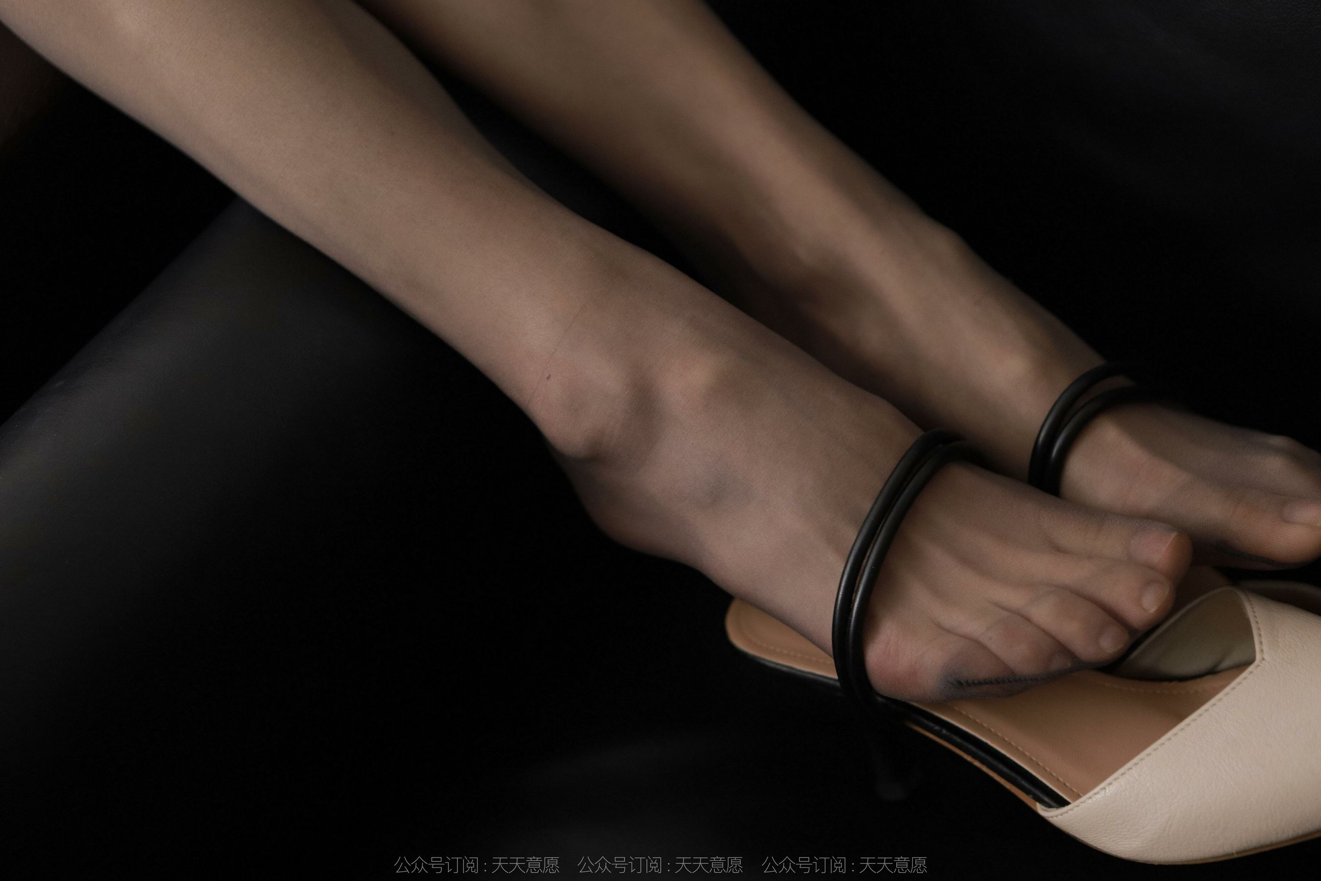 [异思趣向IESS] 模特：小六《暗夜黑玫瑰》