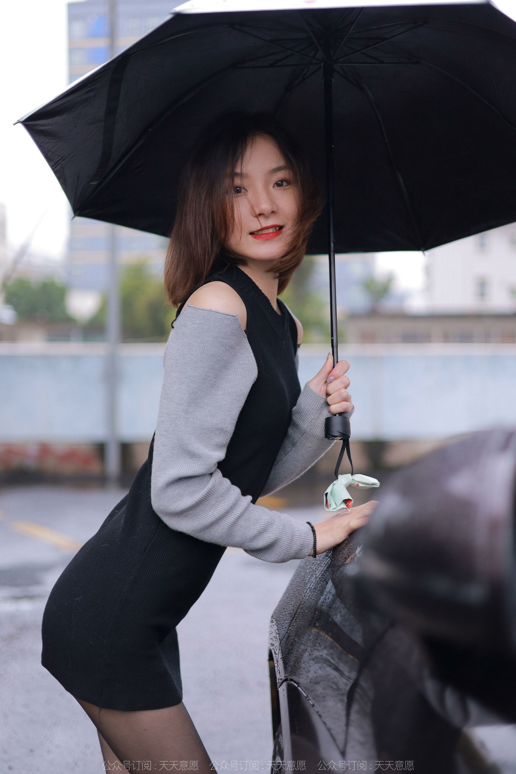 [异思趣向IESS] 模特：小六《雨中的嘿丝》