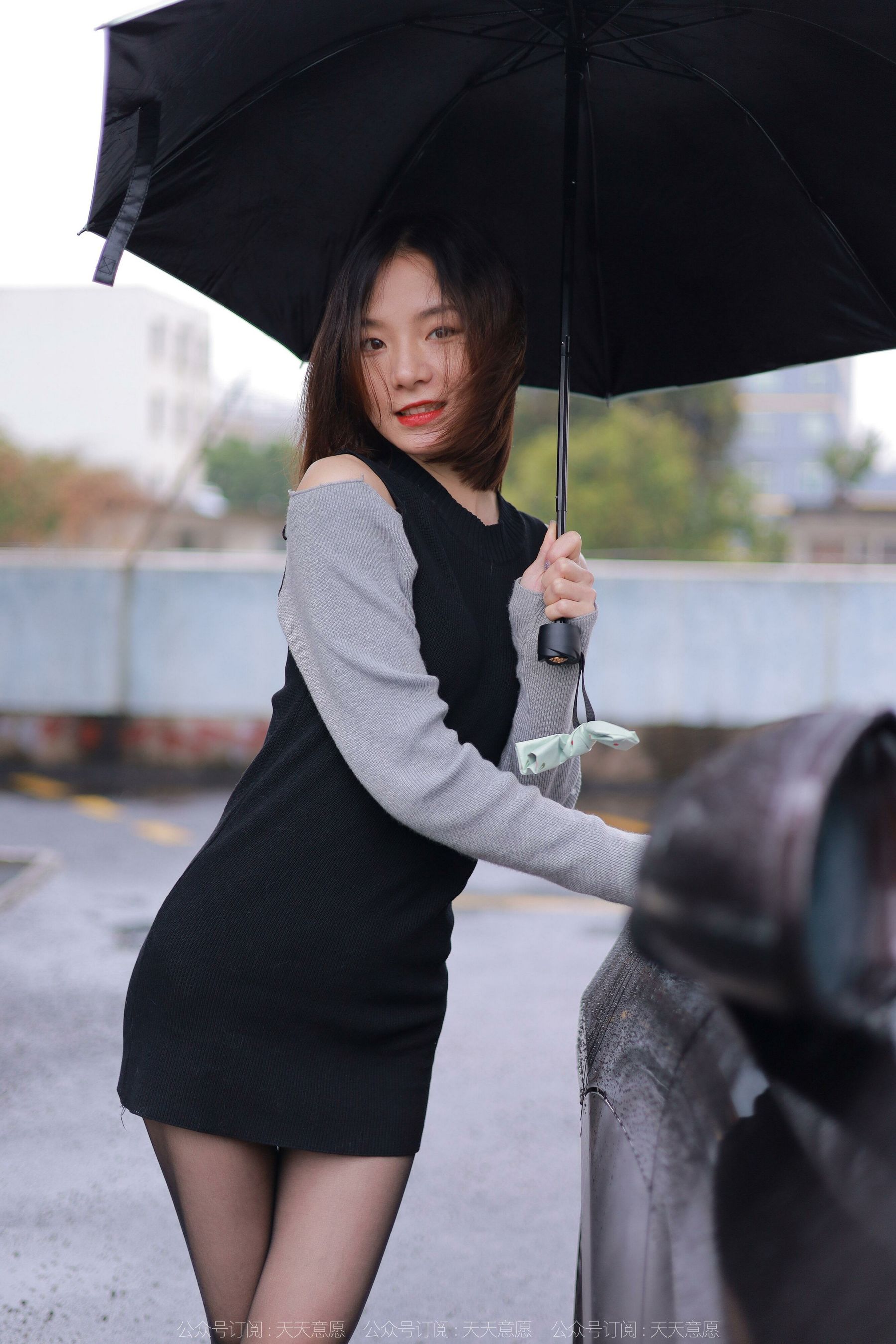 [异思趣向IESS] 模特：小六《雨中的嘿丝》