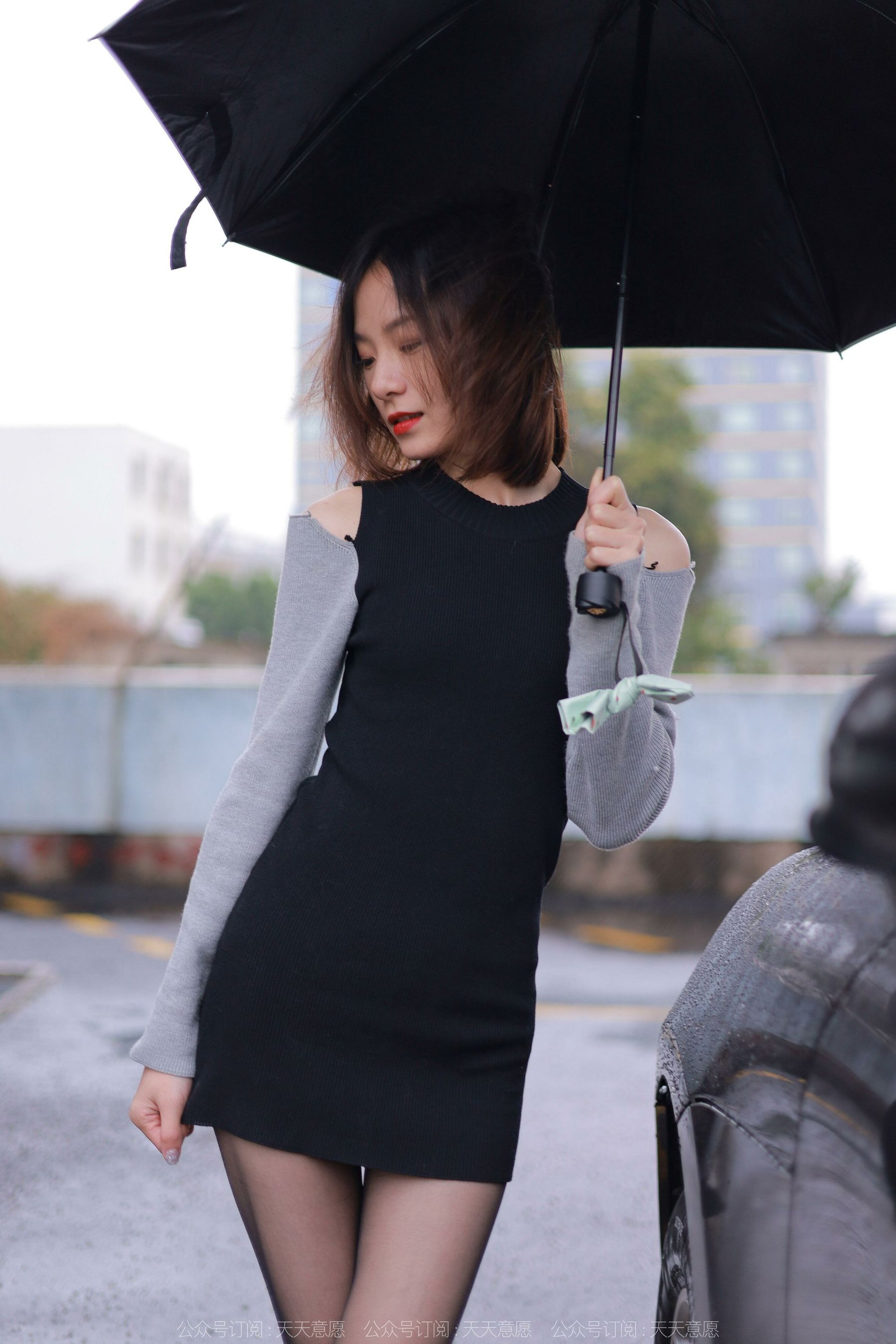 [异思趣向IESS] 模特：小六《雨中的嘿丝》