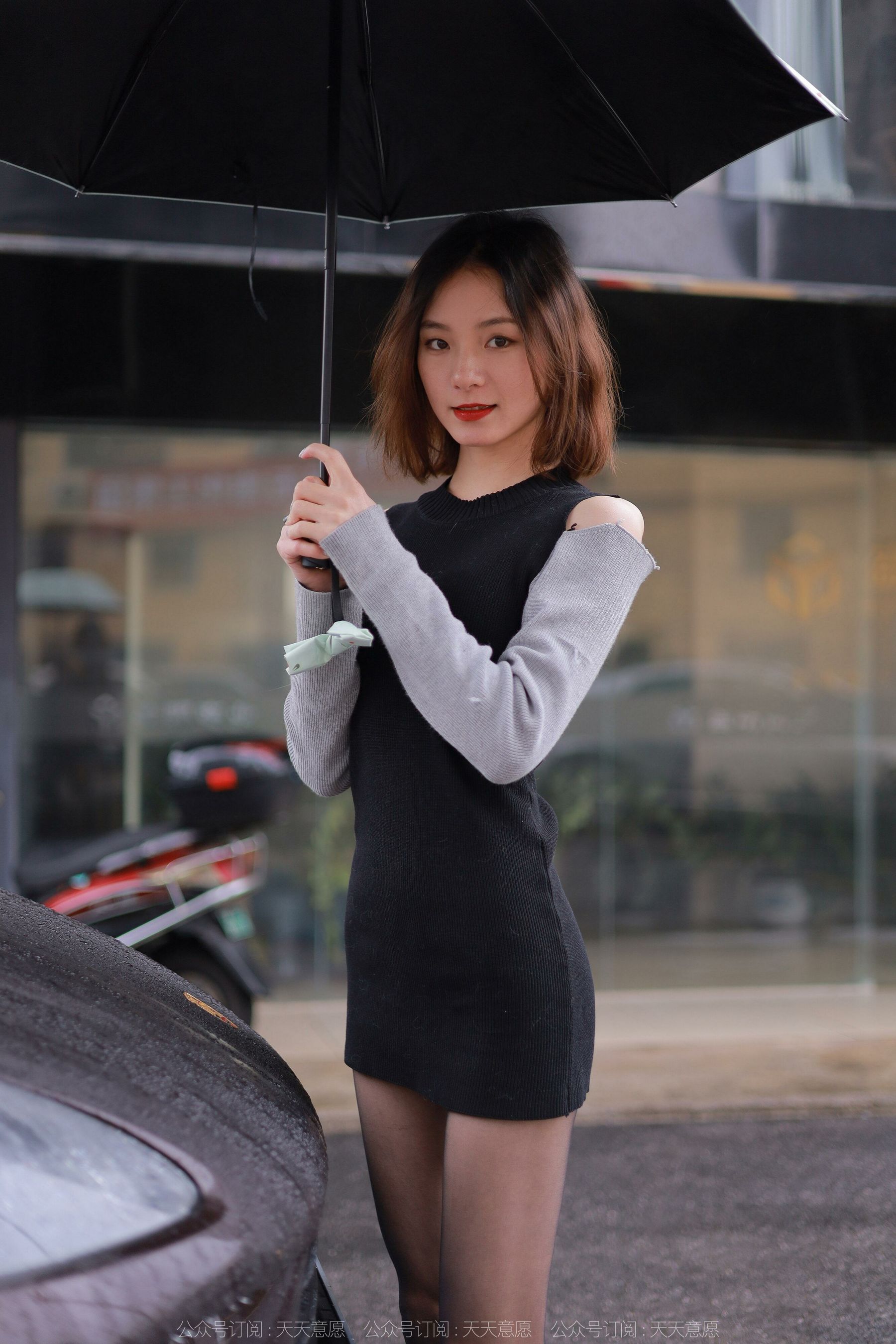 [异思趣向IESS] 模特：小六《雨中的嘿丝》