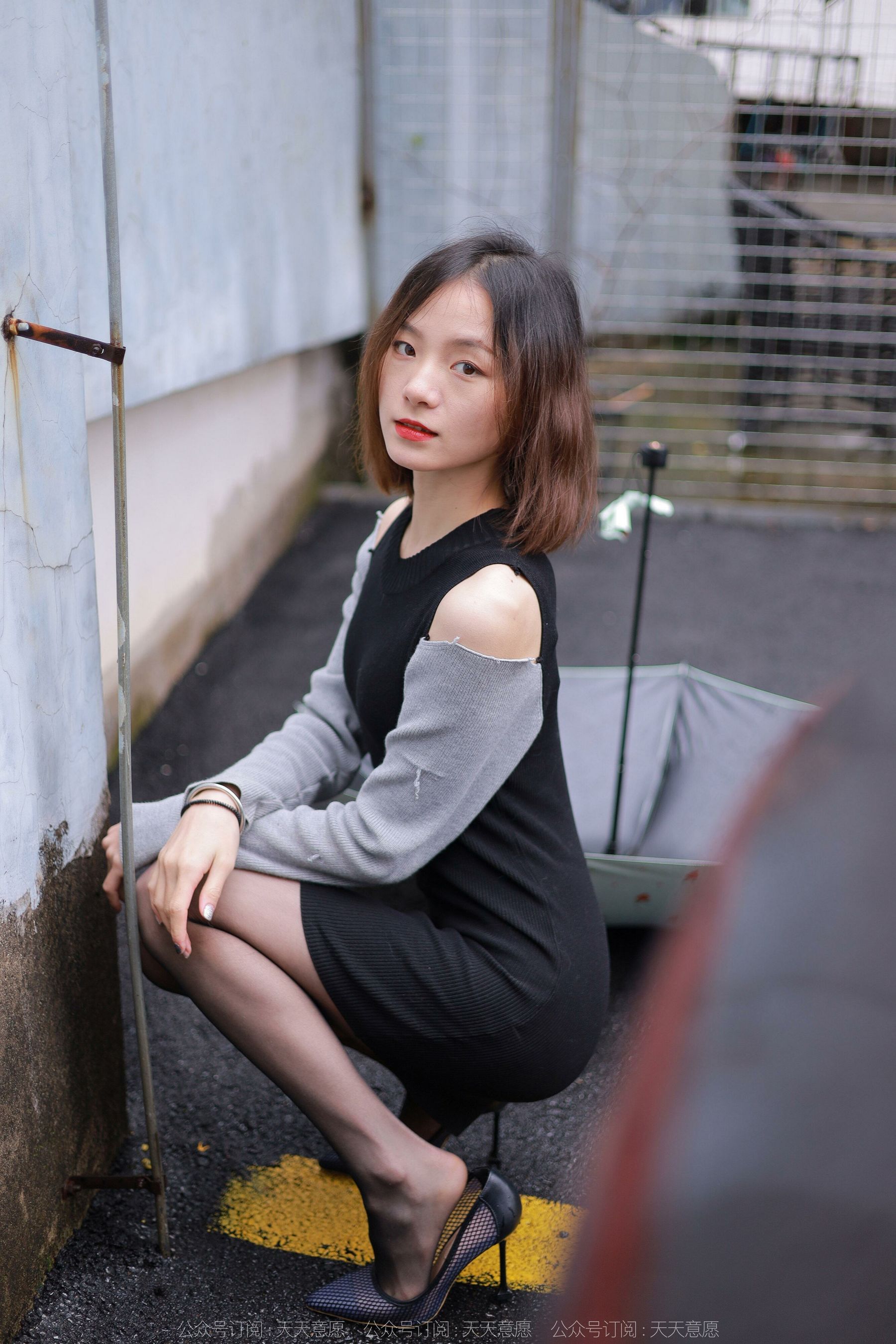 [异思趣向IESS] 模特：小六《雨中的嘿丝》