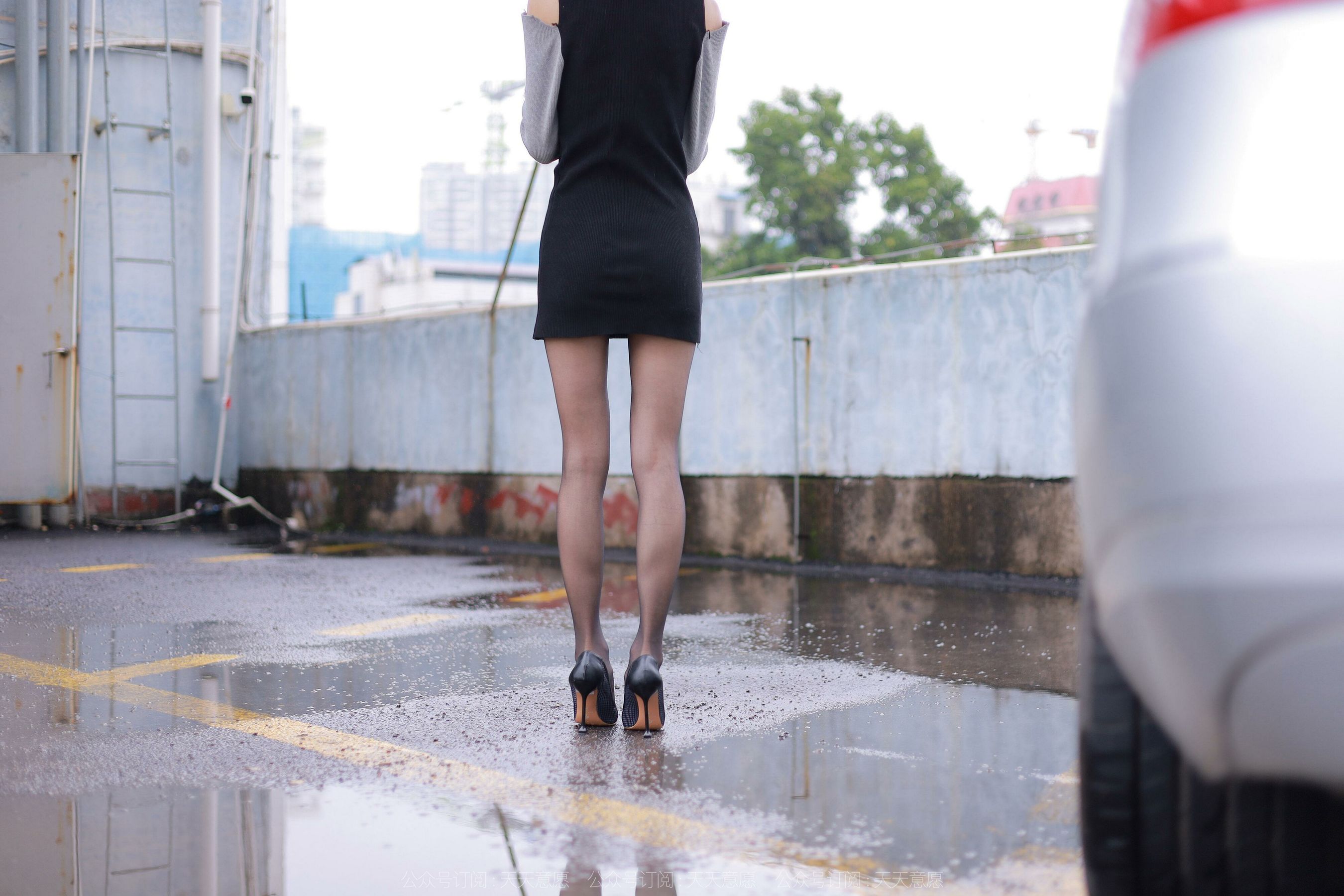 [异思趣向IESS] 模特：小六《雨中的嘿丝》