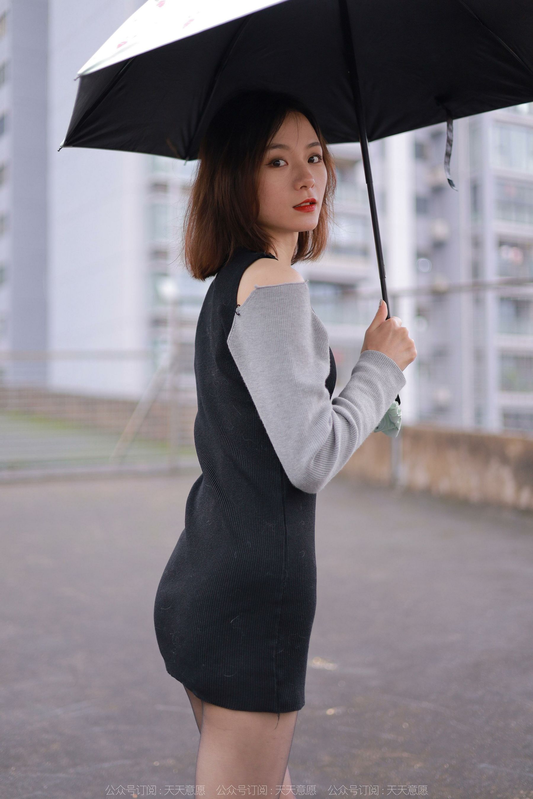 [异思趣向IESS] 模特：小六《雨中的嘿丝》
