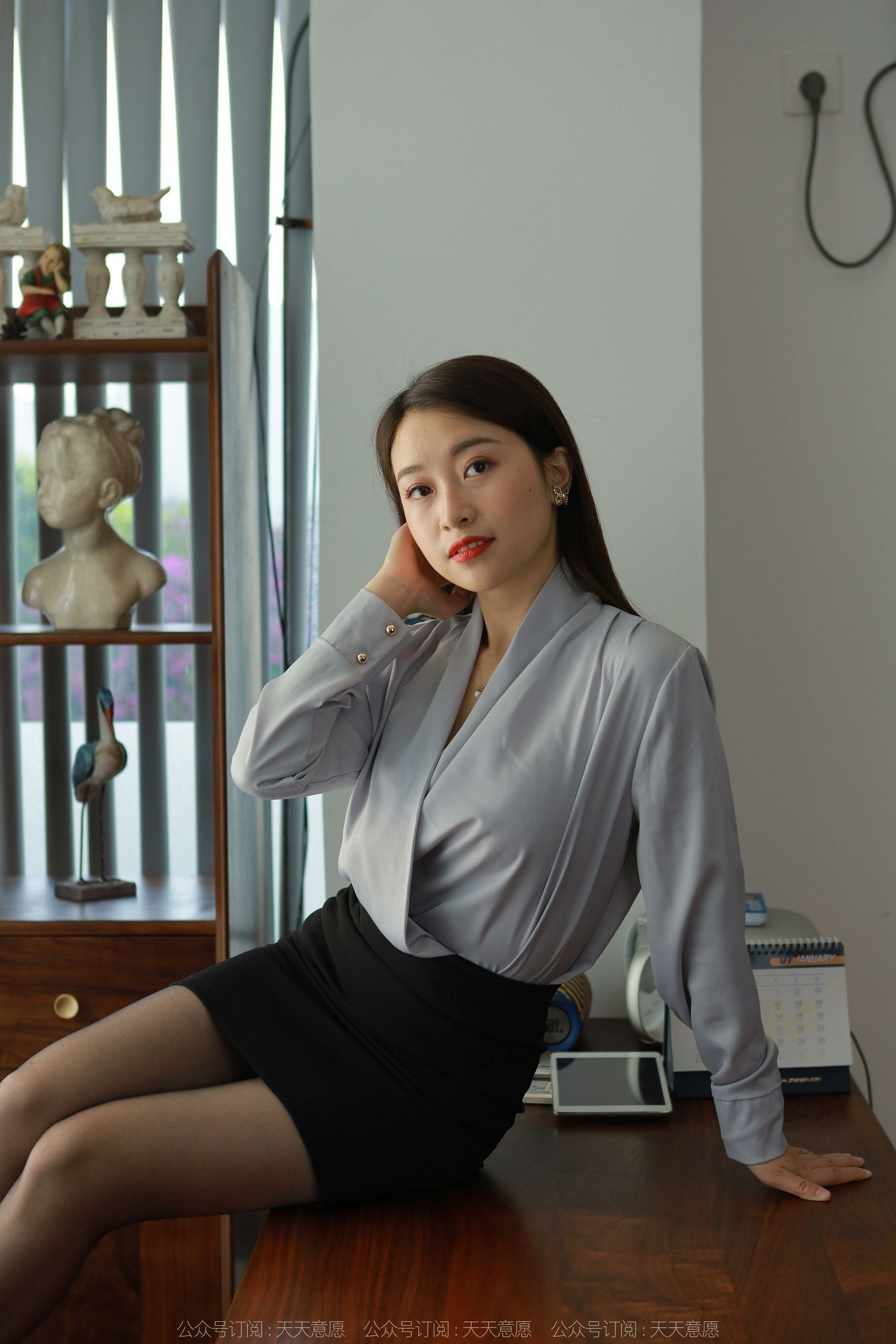 [异思趣向IESS] 模特：小婕《办公室的甜蜜蜜》