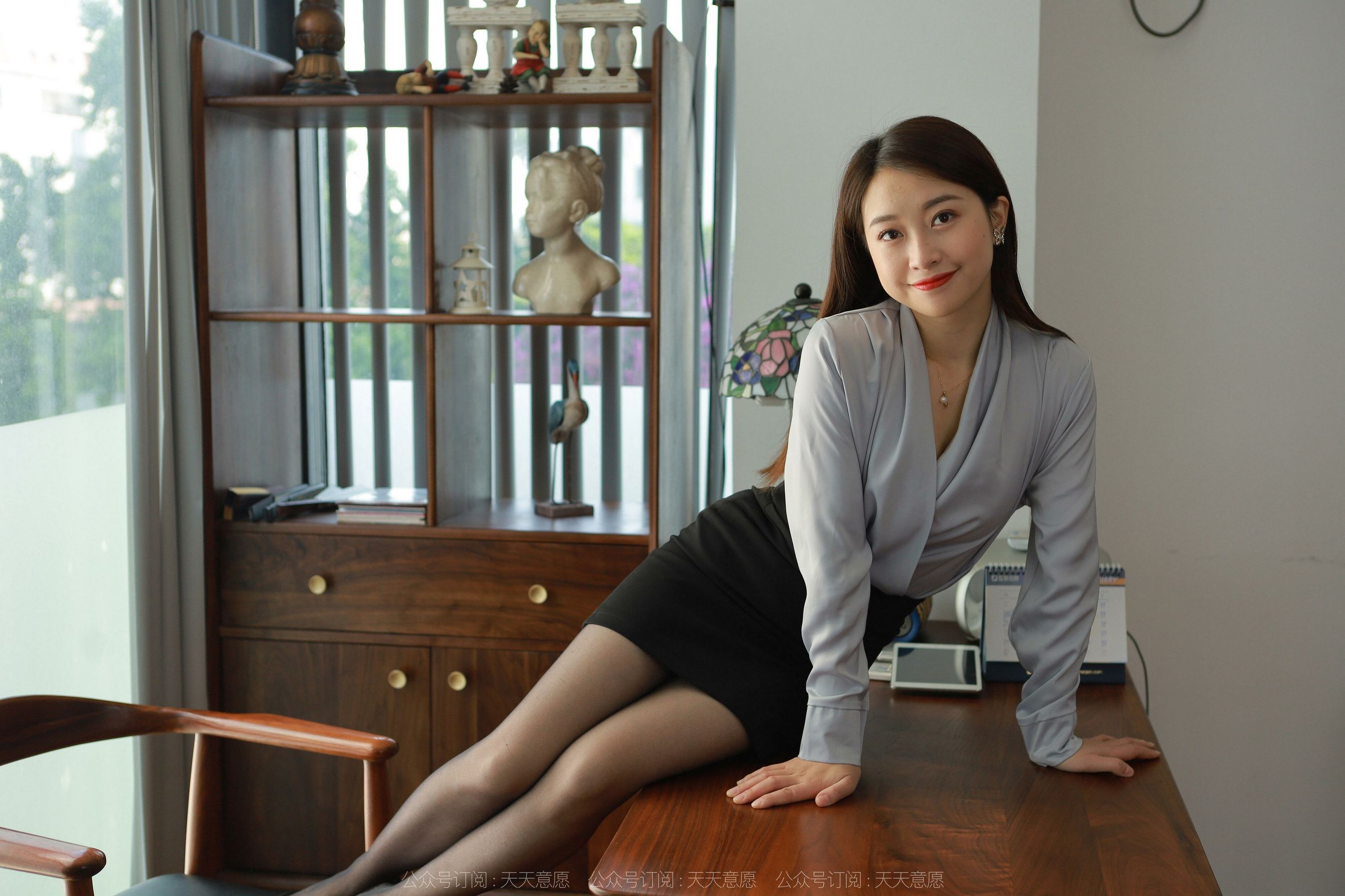 [异思趣向IESS] 模特：小婕《办公室的甜蜜蜜》