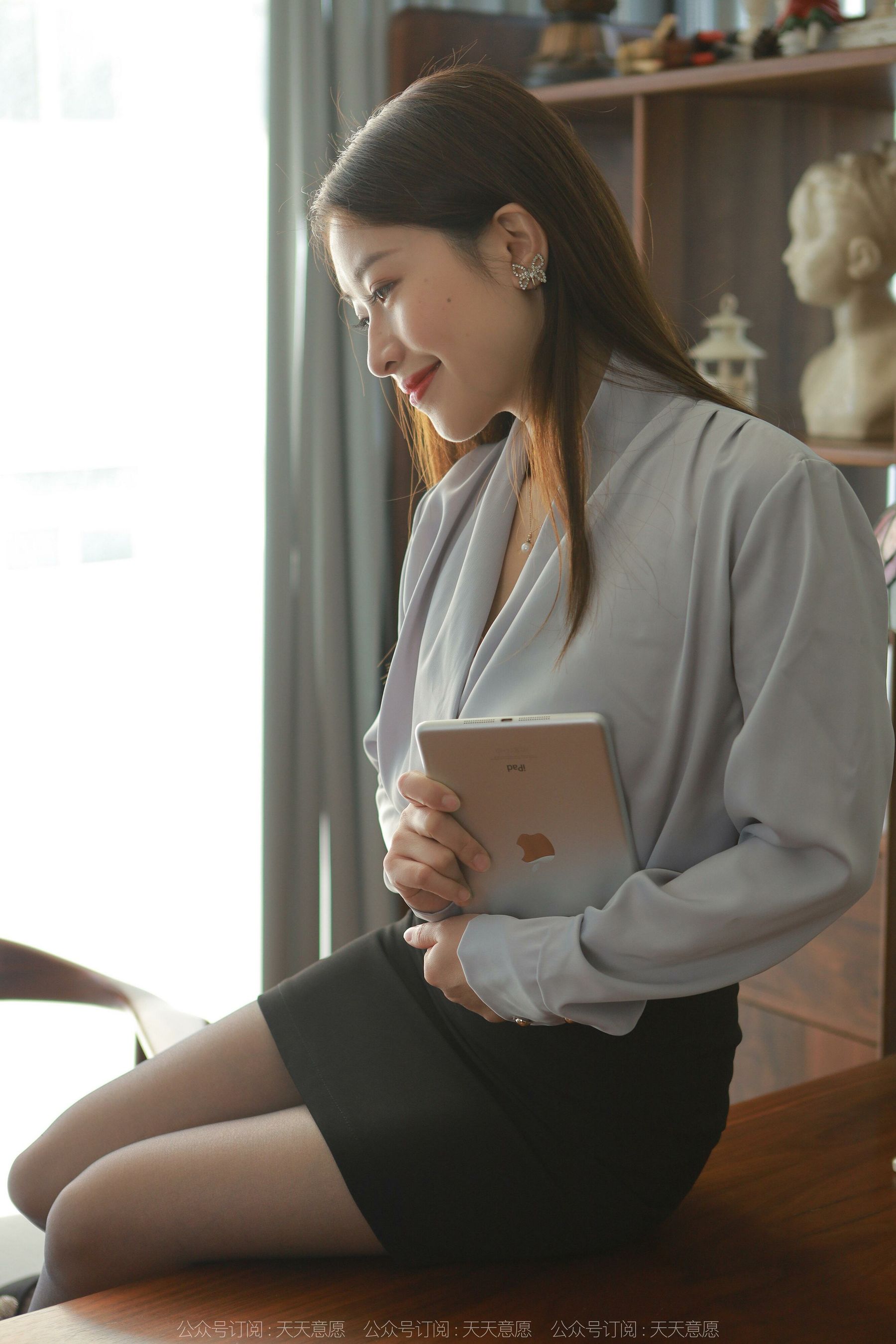 [异思趣向IESS] 模特：小婕《办公室的甜蜜蜜》
