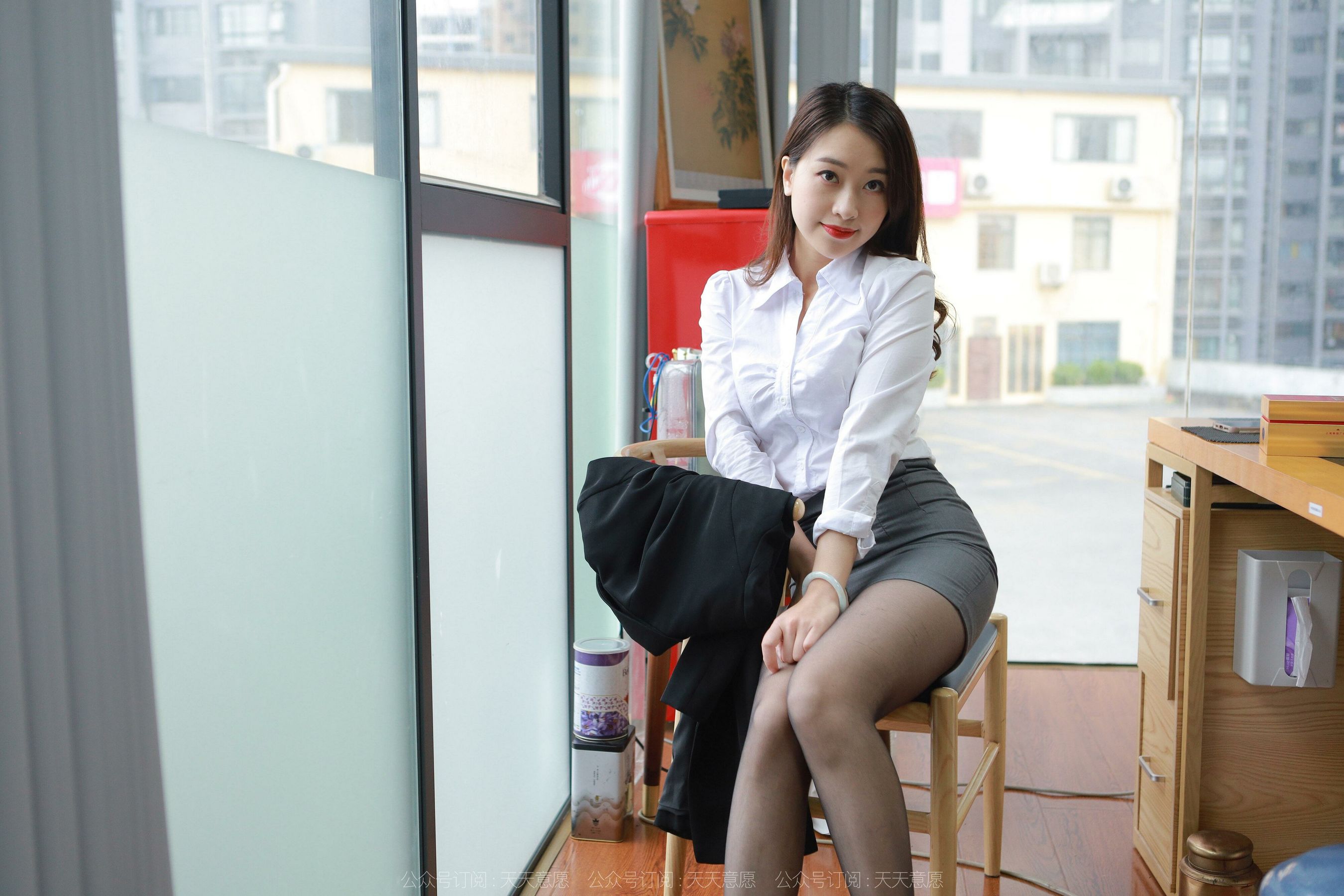 [异思趣向IESS] 模特：小婕《有事秘书干》