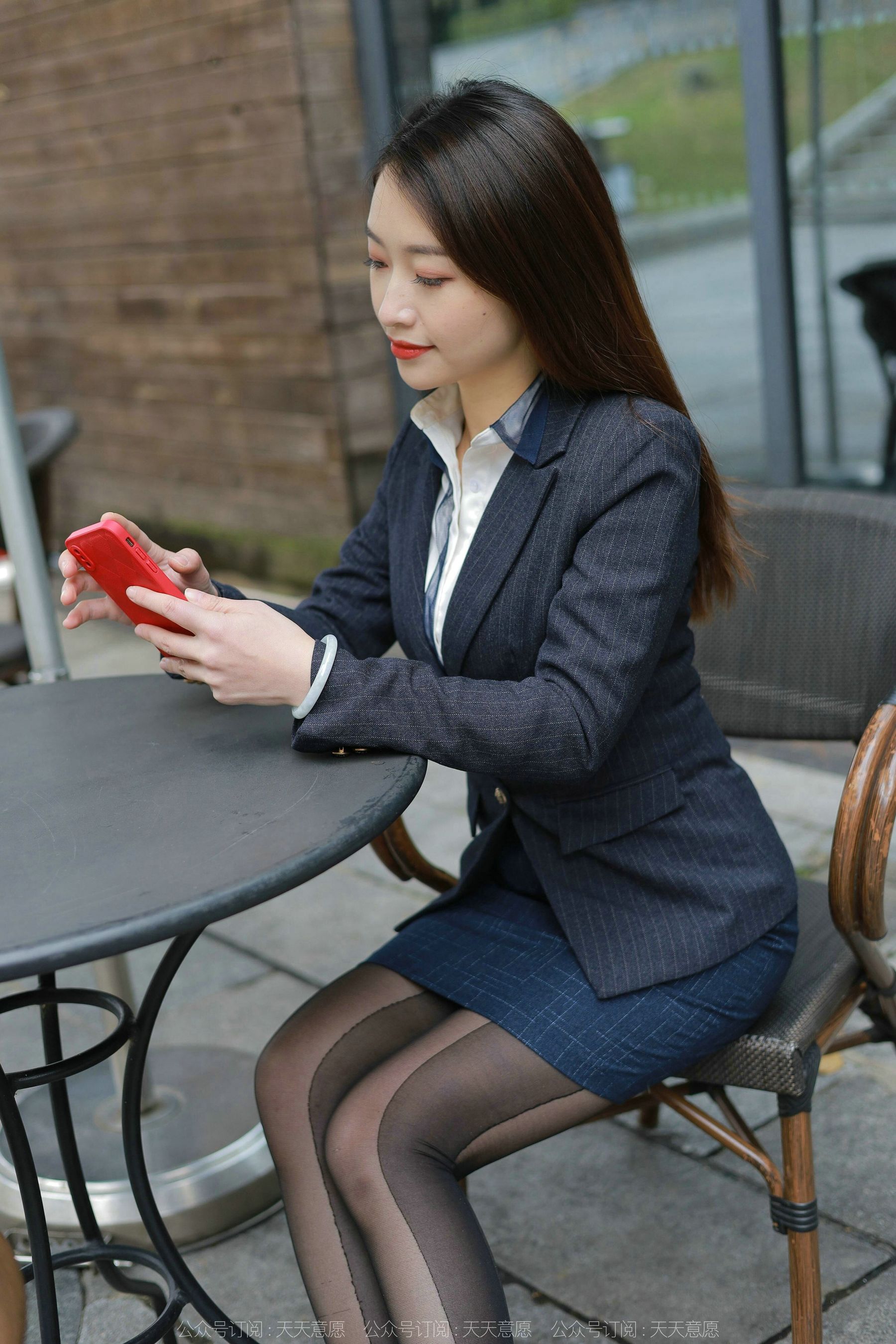 [异思趣向IESS] 模特：小婕《红鞋职业装》