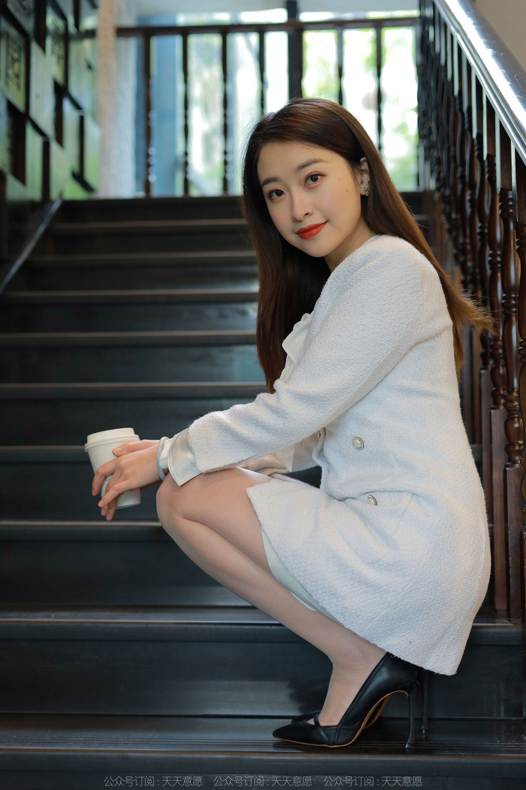 [异思趣向IESS] 模特：小婕《纯白OL套装》
