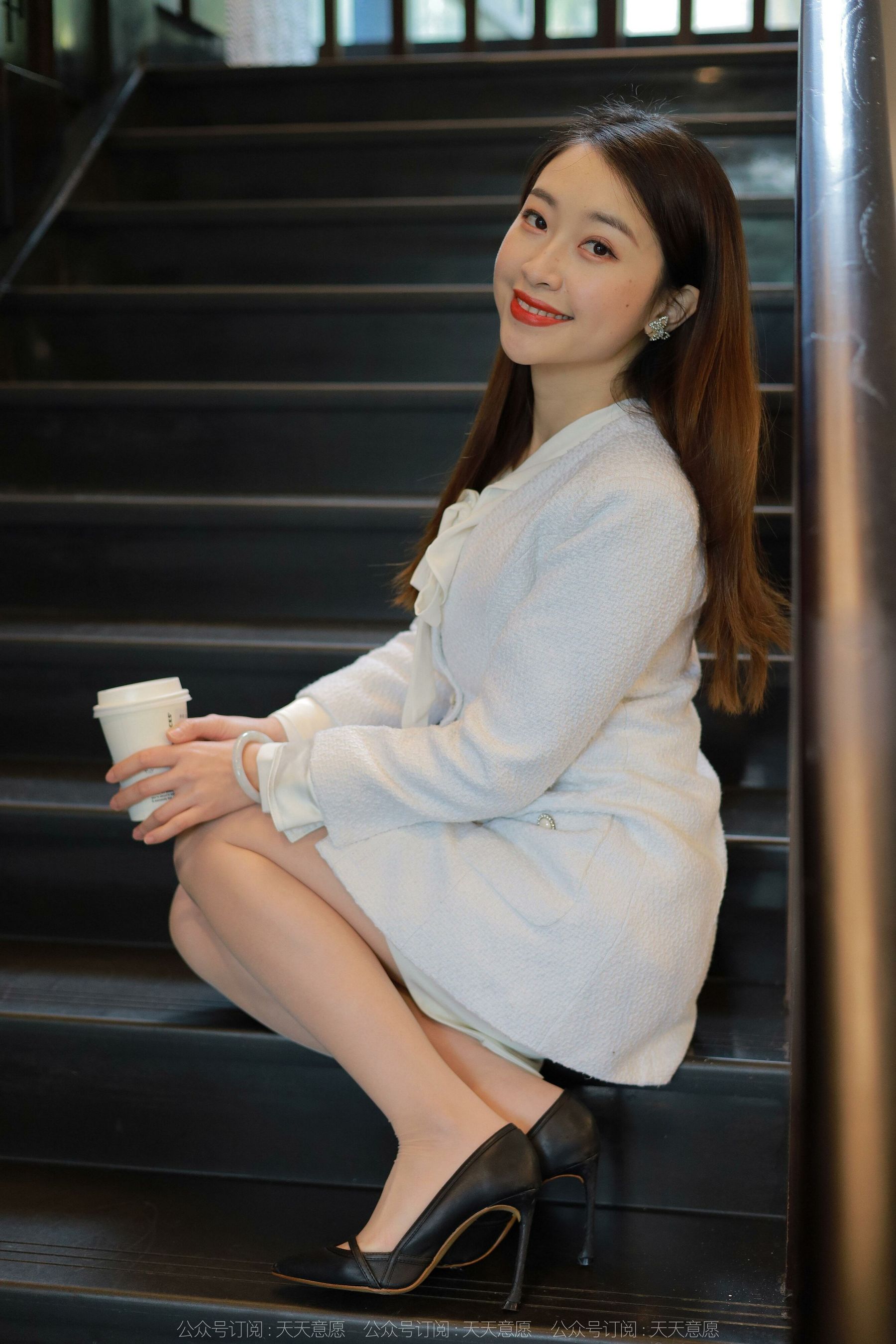 [异思趣向IESS] 模特：小婕《纯白OL套装》
