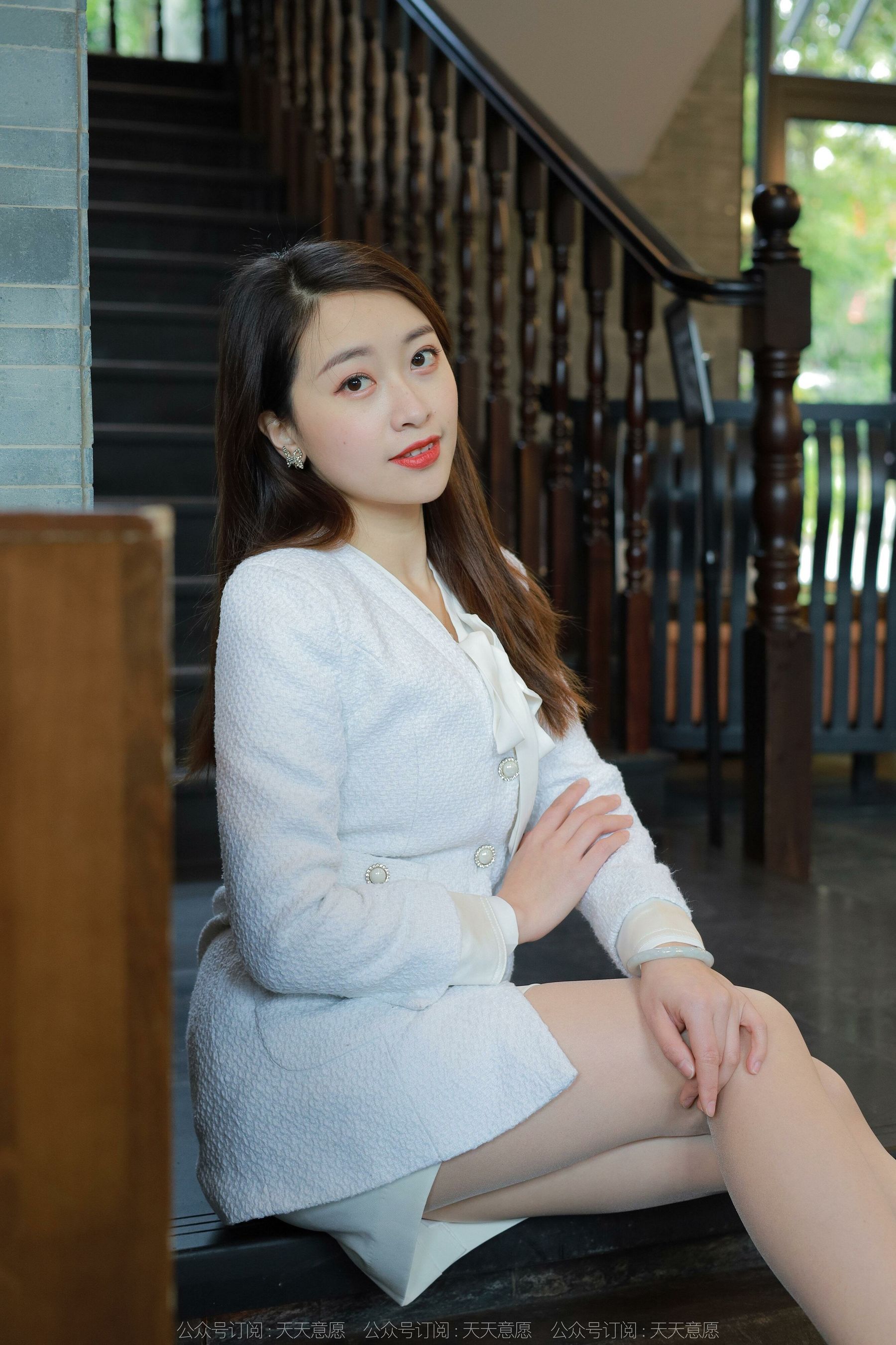 [异思趣向IESS] 模特：小婕《纯白OL套装》