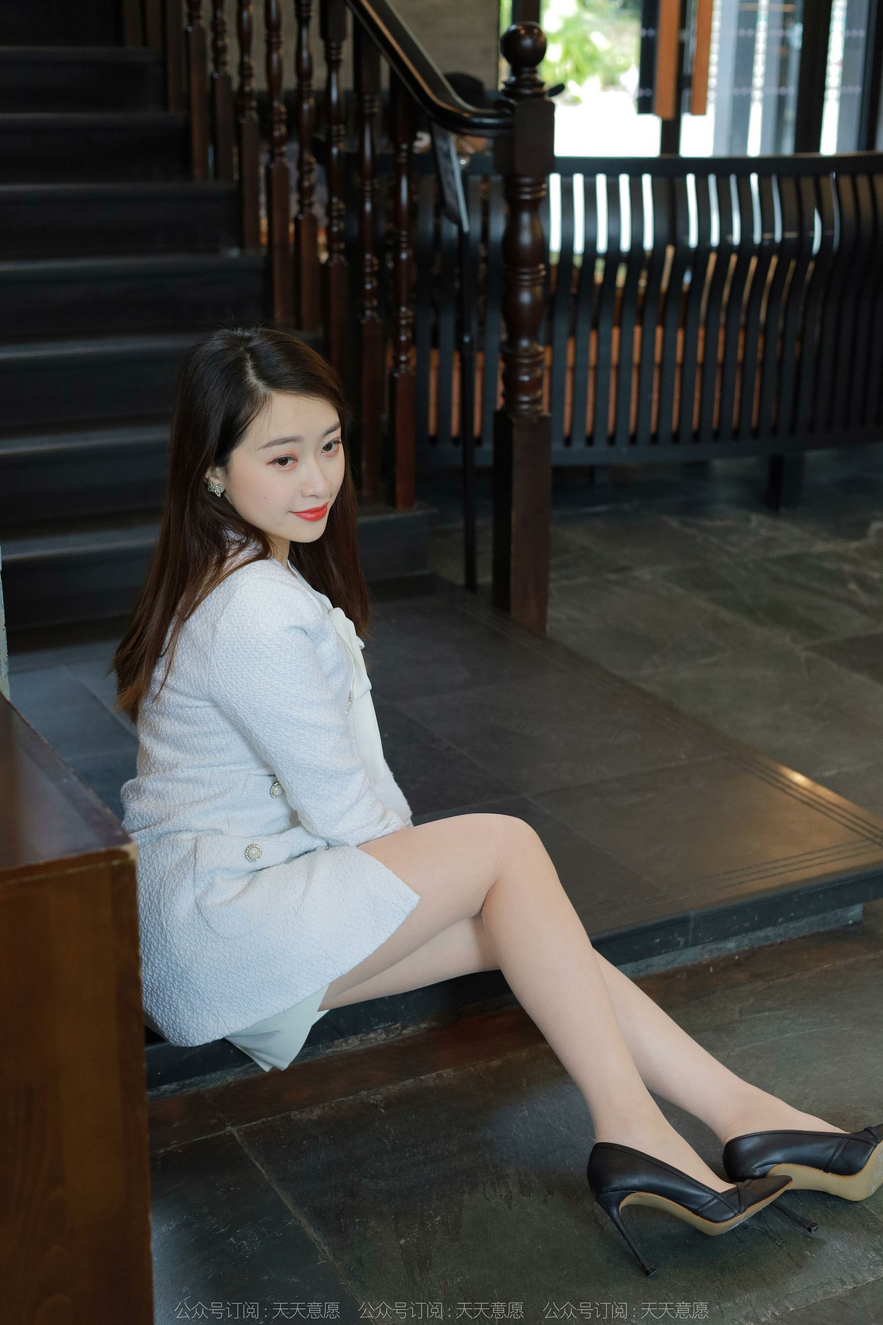 [异思趣向IESS] 模特：小婕《纯白OL套装》
