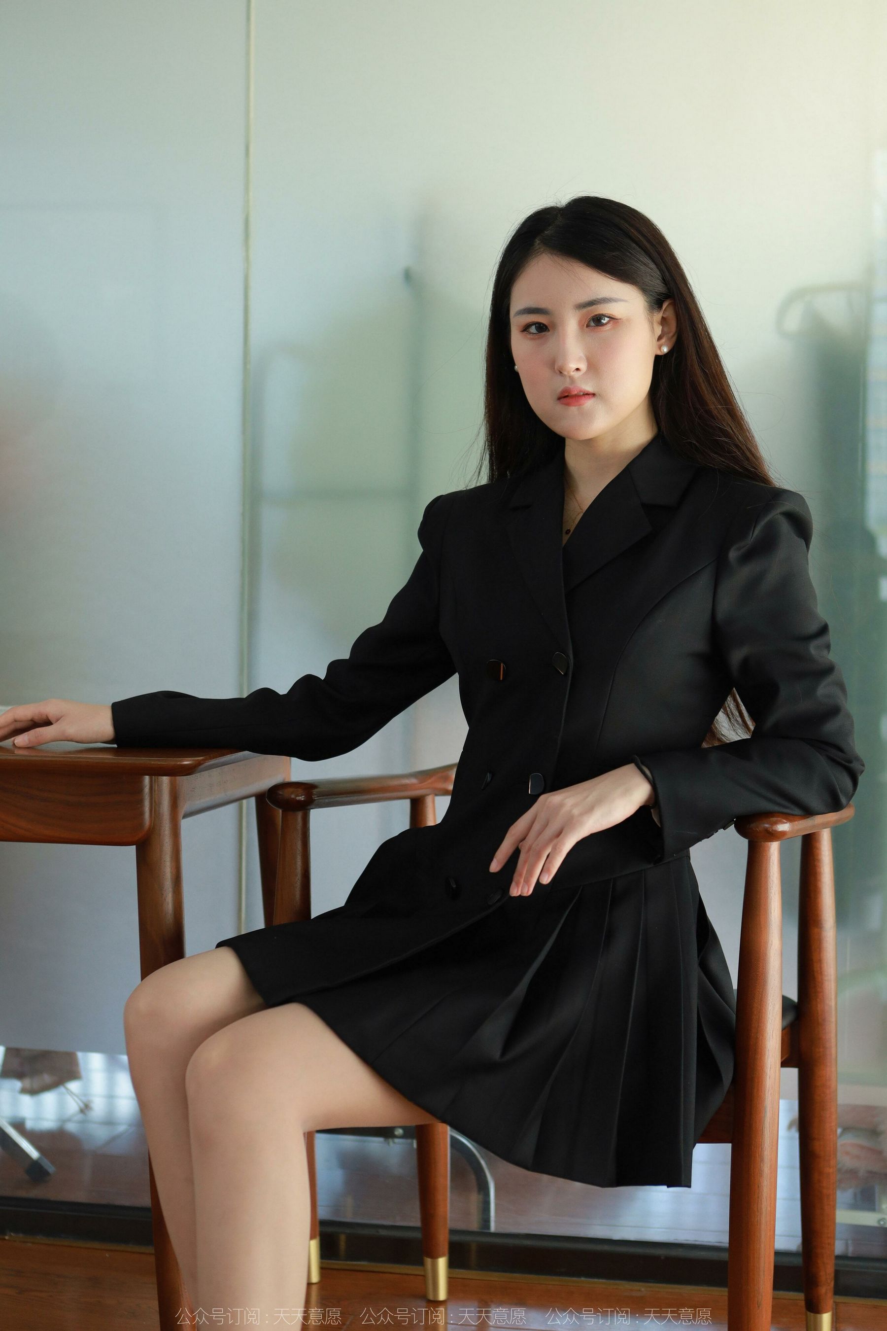 [异思趣向IESS] 模特：小宝《黑色百褶裙》