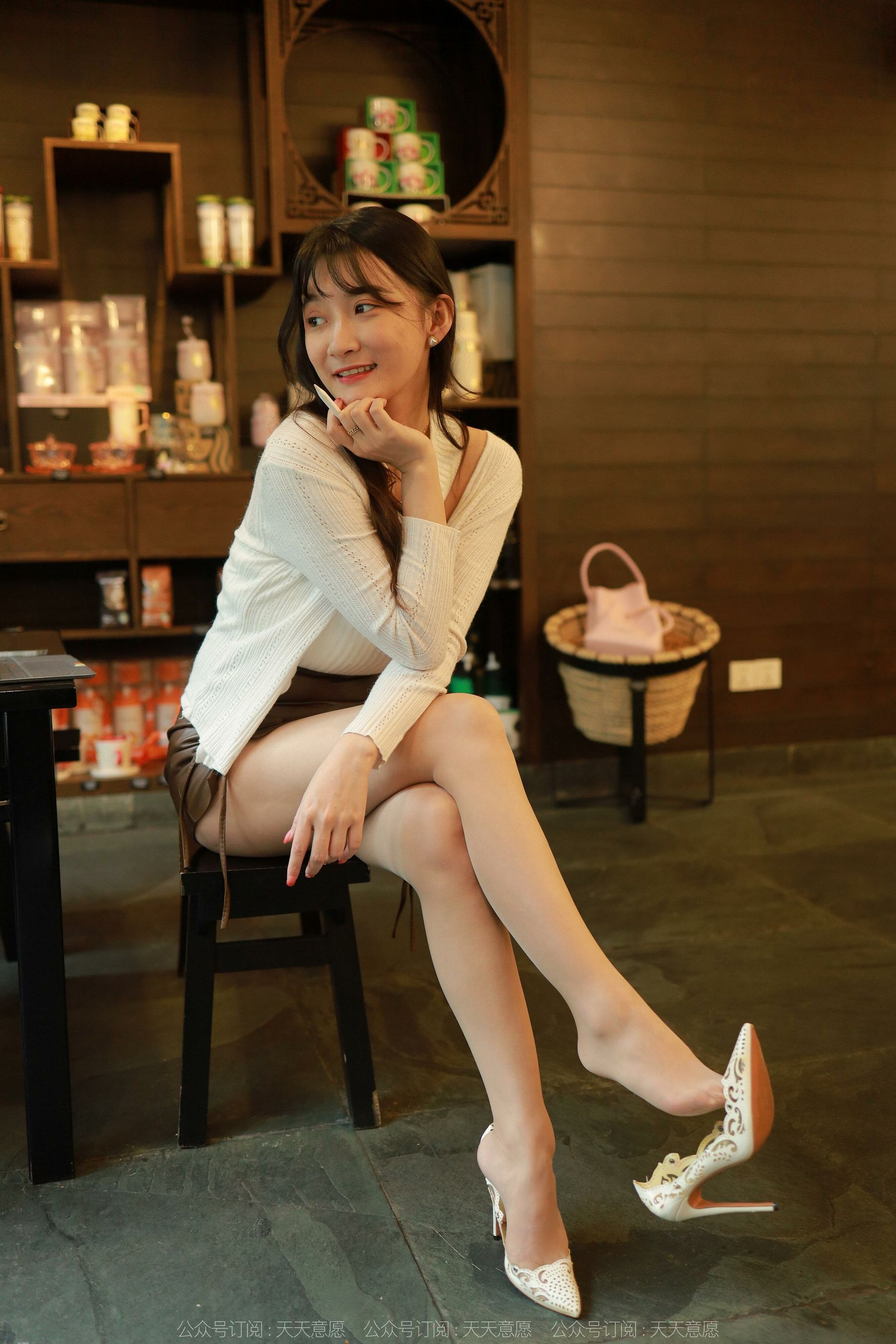 [异思趣向IESS] 模特：秋秋《迷人事业线》