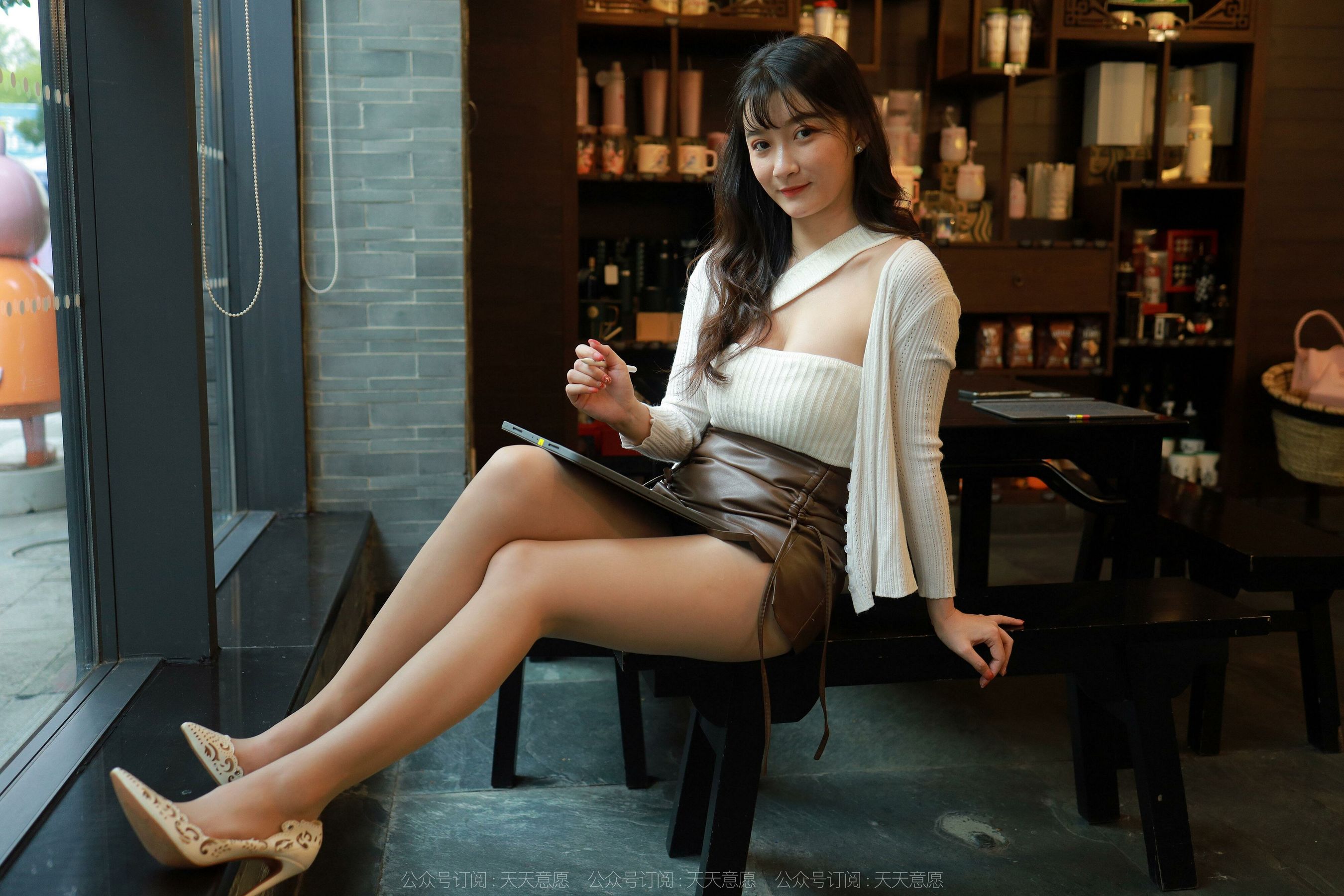 [异思趣向IESS] 模特：秋秋《迷人事业线》