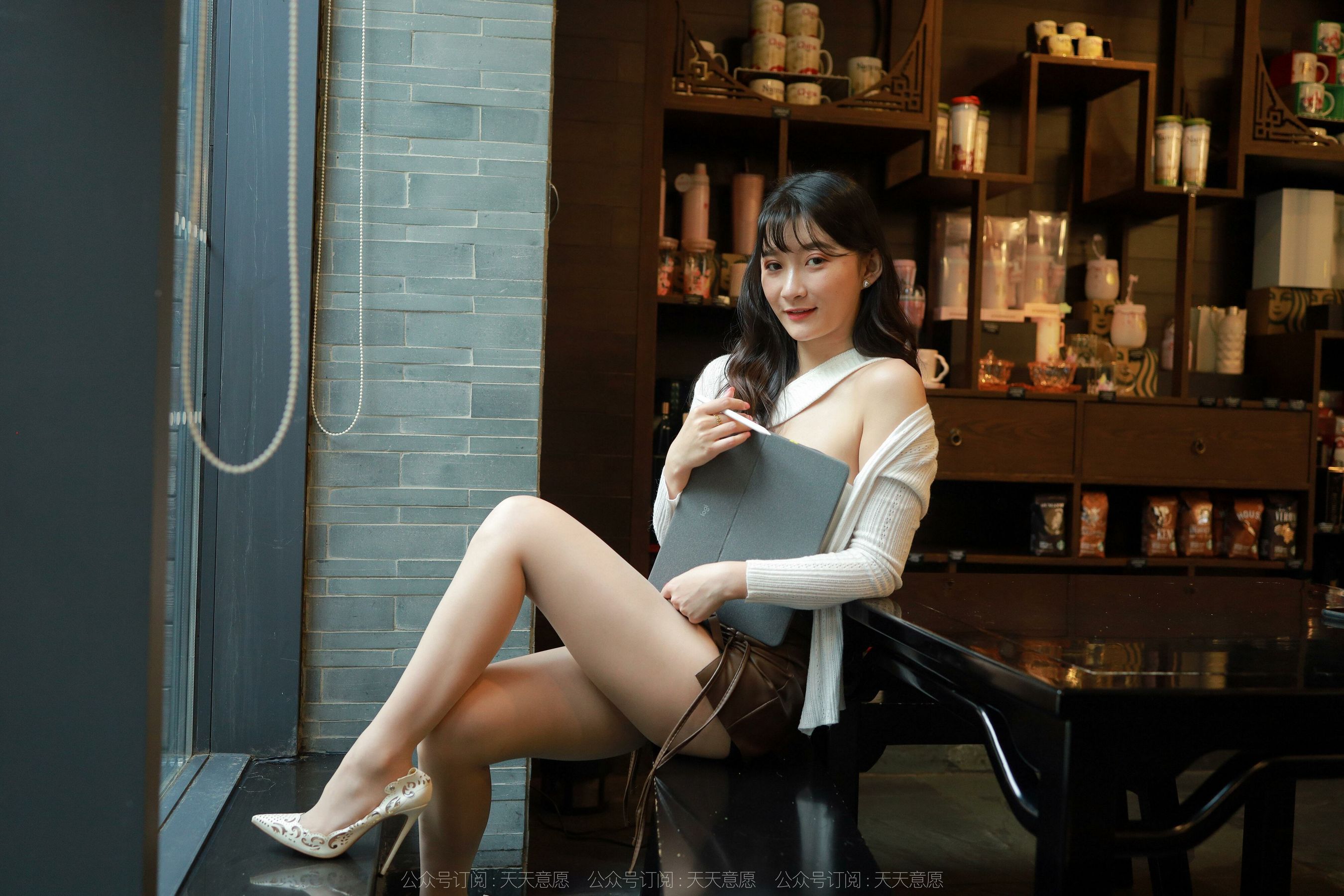 [异思趣向IESS] 模特：秋秋《迷人事业线》