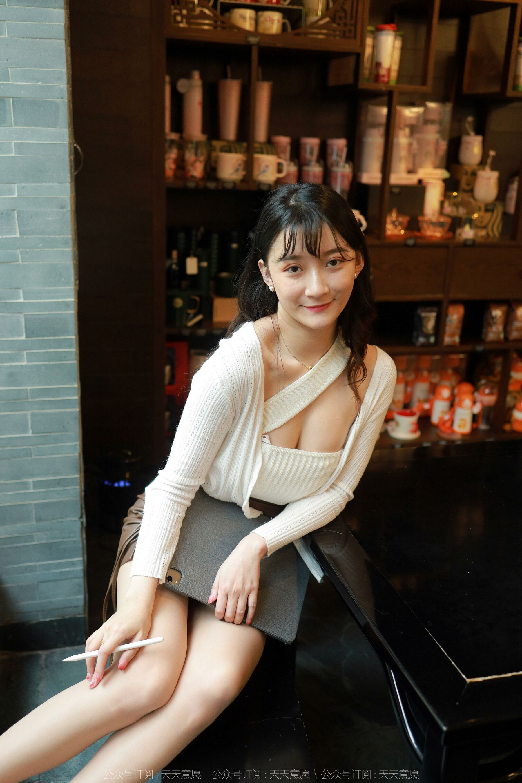 [异思趣向IESS] 模特：秋秋《迷人事业线》