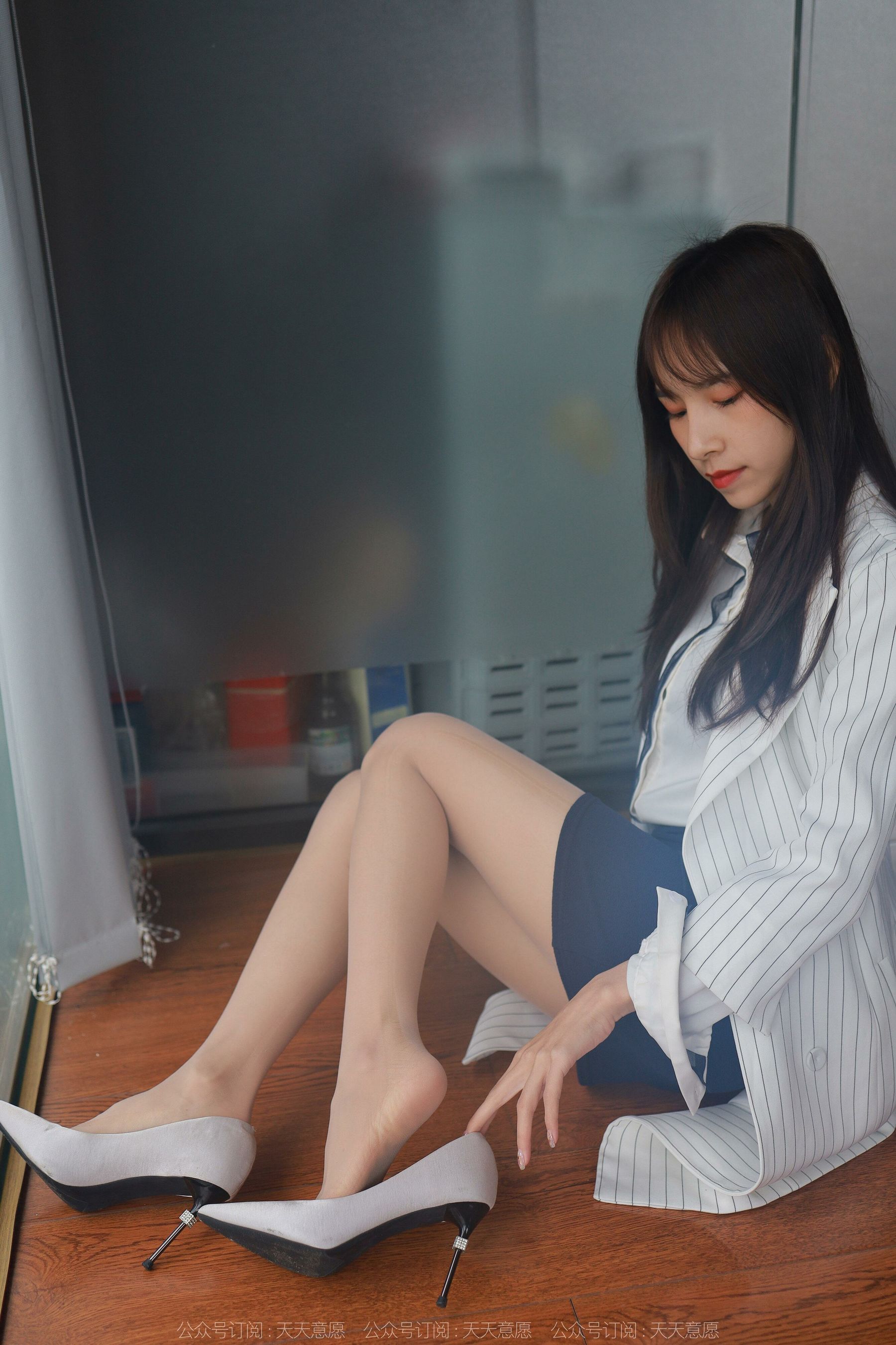 [异思趣向IESS] 模特：美子《迷人的包臀裙》
