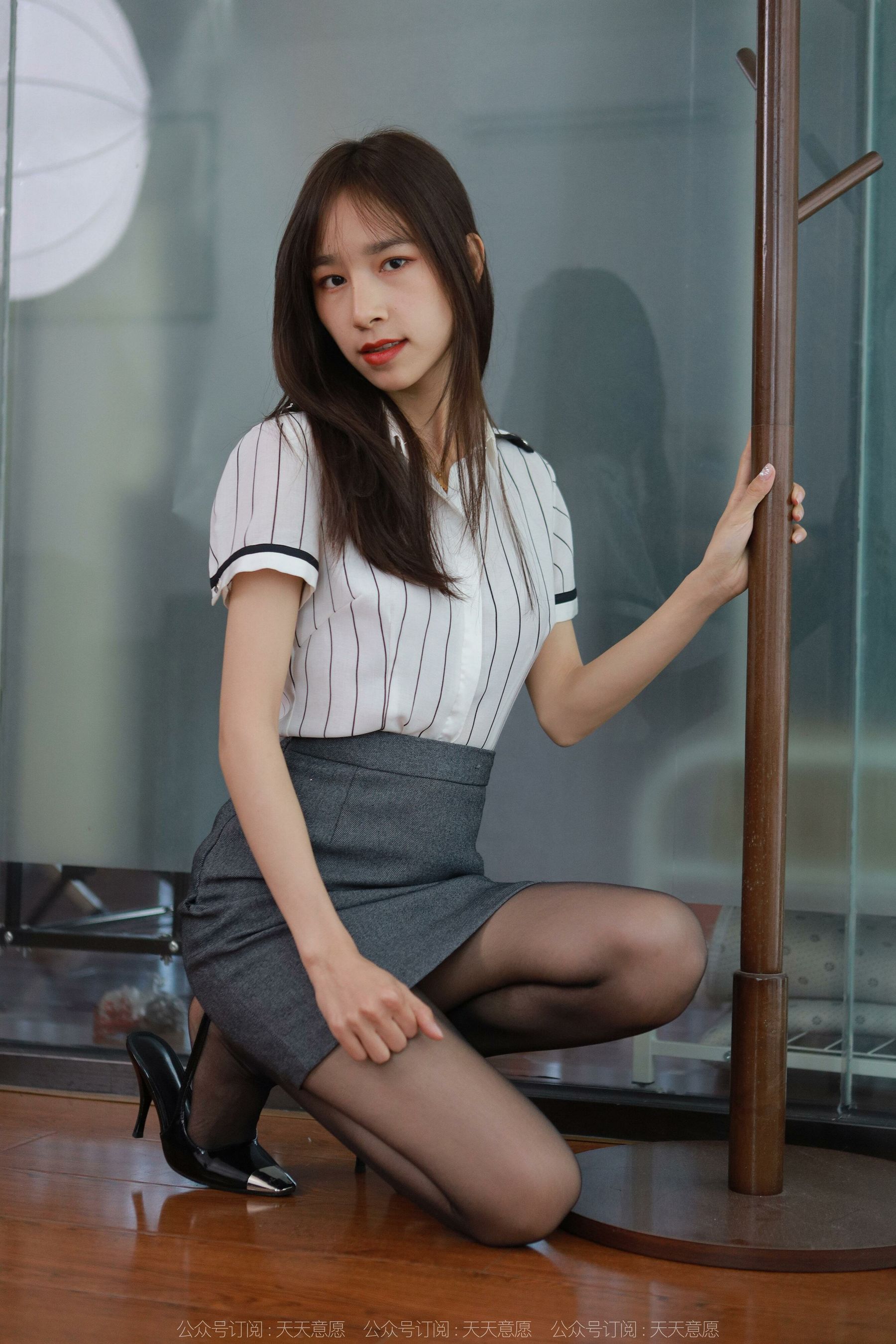 [异思趣向IESS] 模特：美子《酒红色美甲》