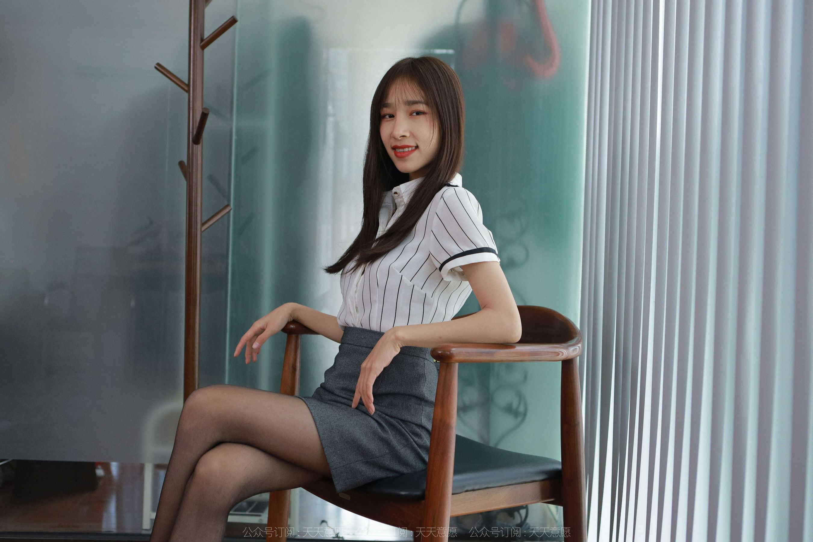 [异思趣向IESS] 模特：美子《酒红色美甲》