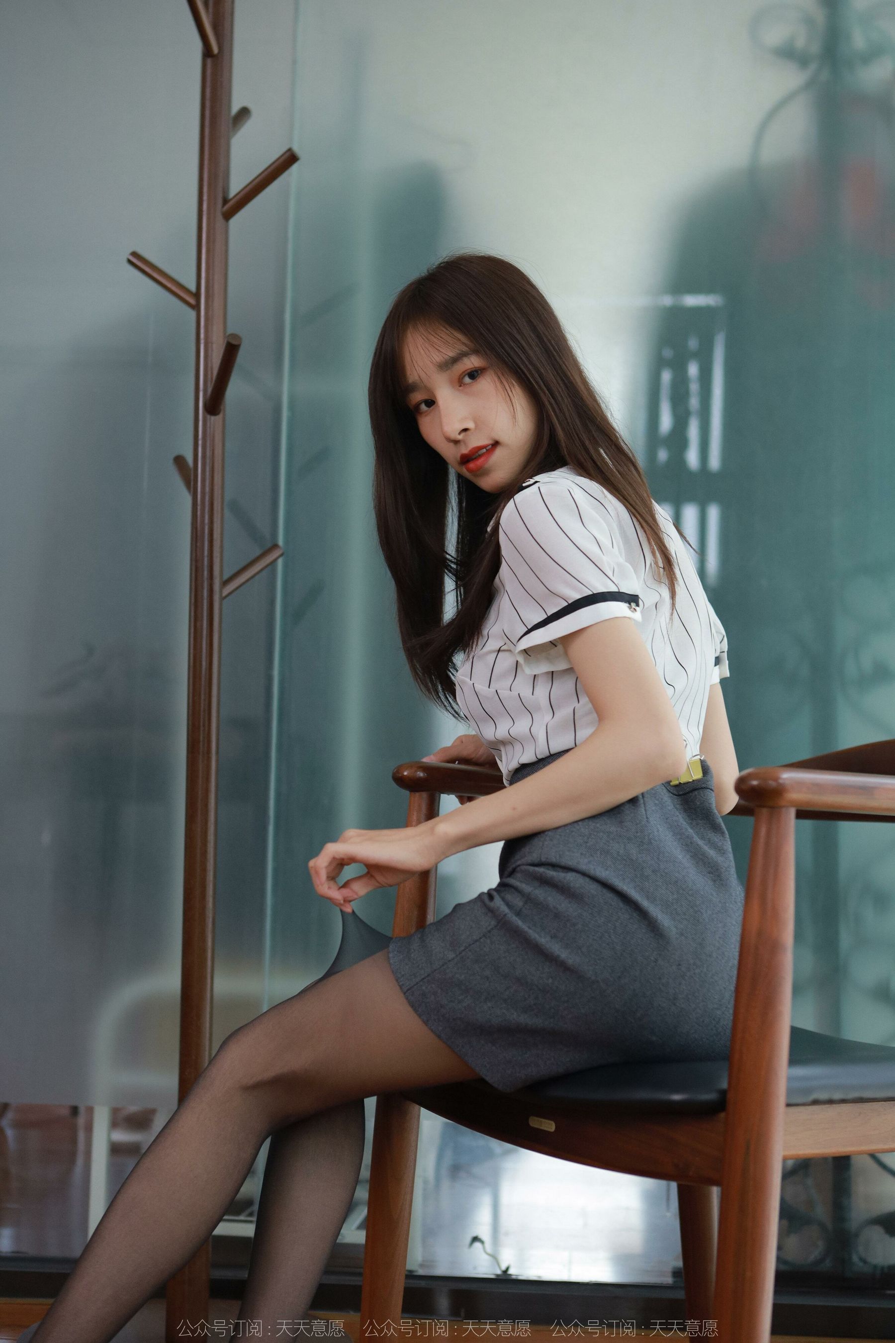 [异思趣向IESS] 模特：美子《酒红色美甲》